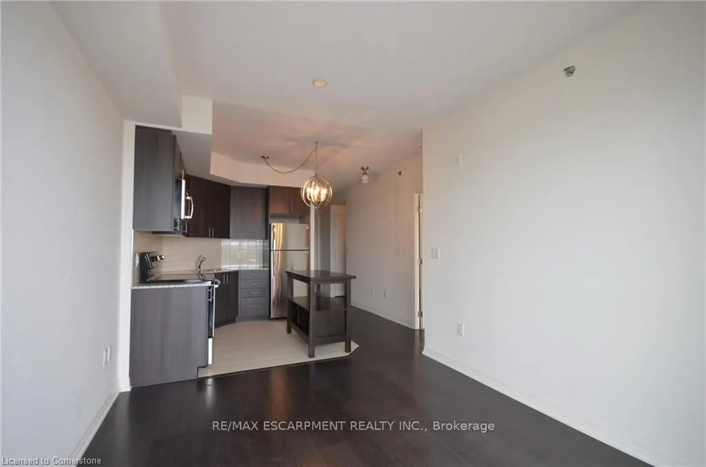 560 North Service Road, #203