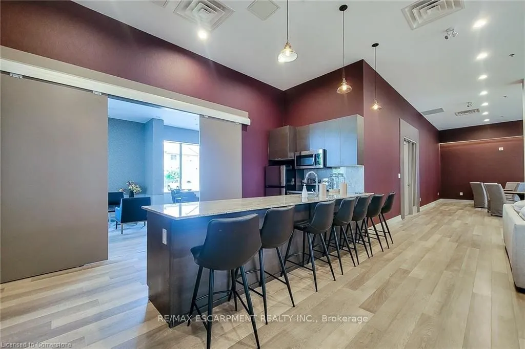 560 North Service Road, #203