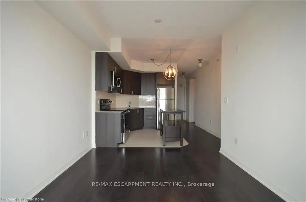 560 North Service Road, #203