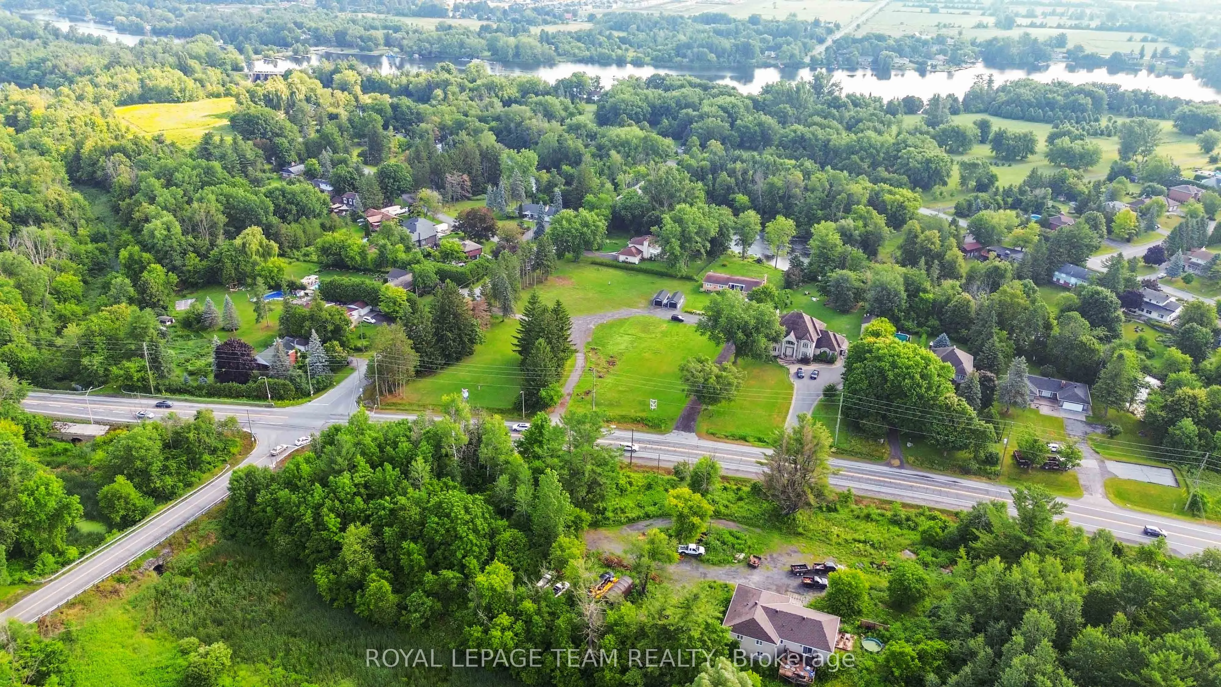 4003 Rideau Valley Drive N