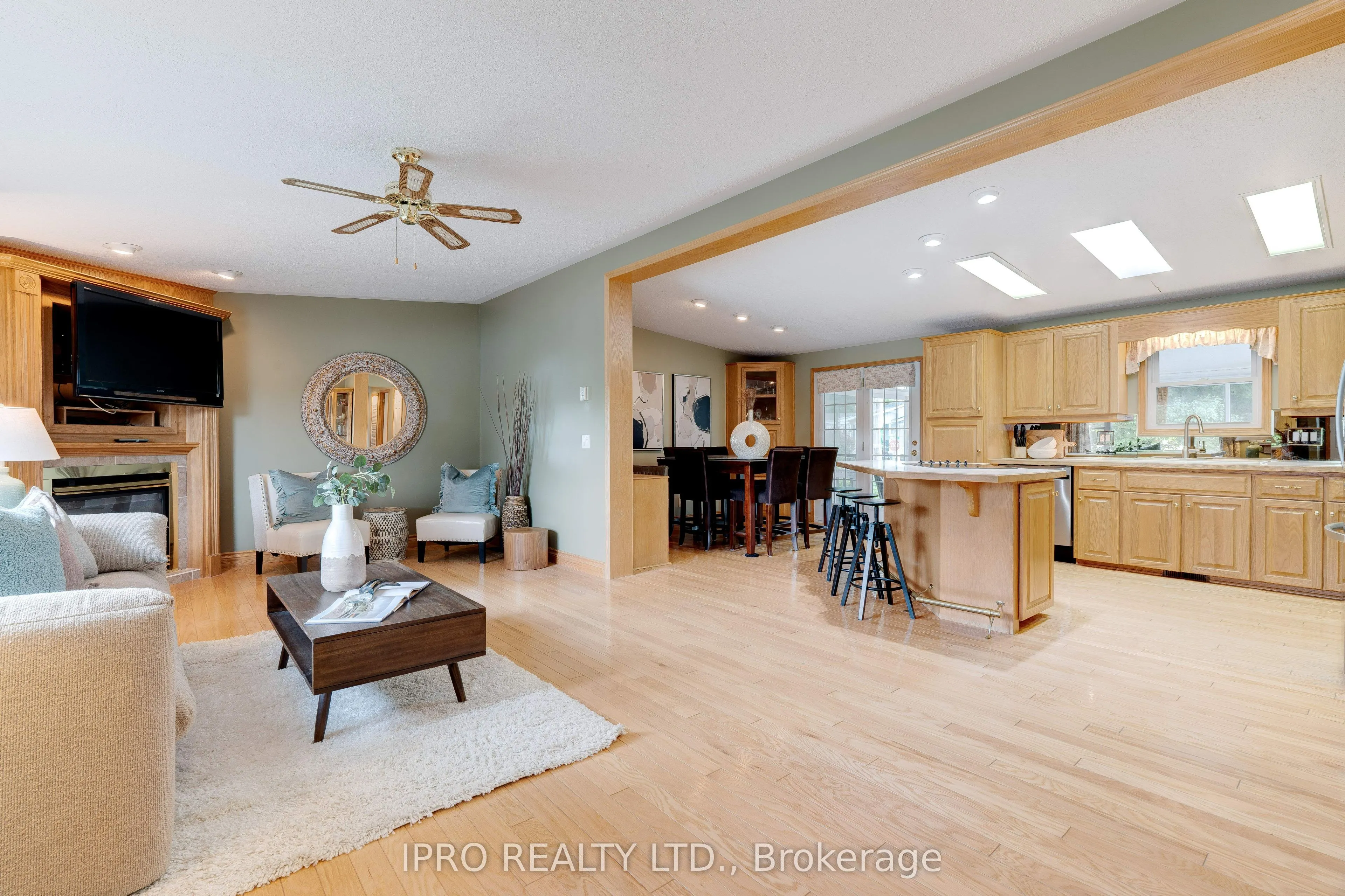 48 Lakeshore Drive