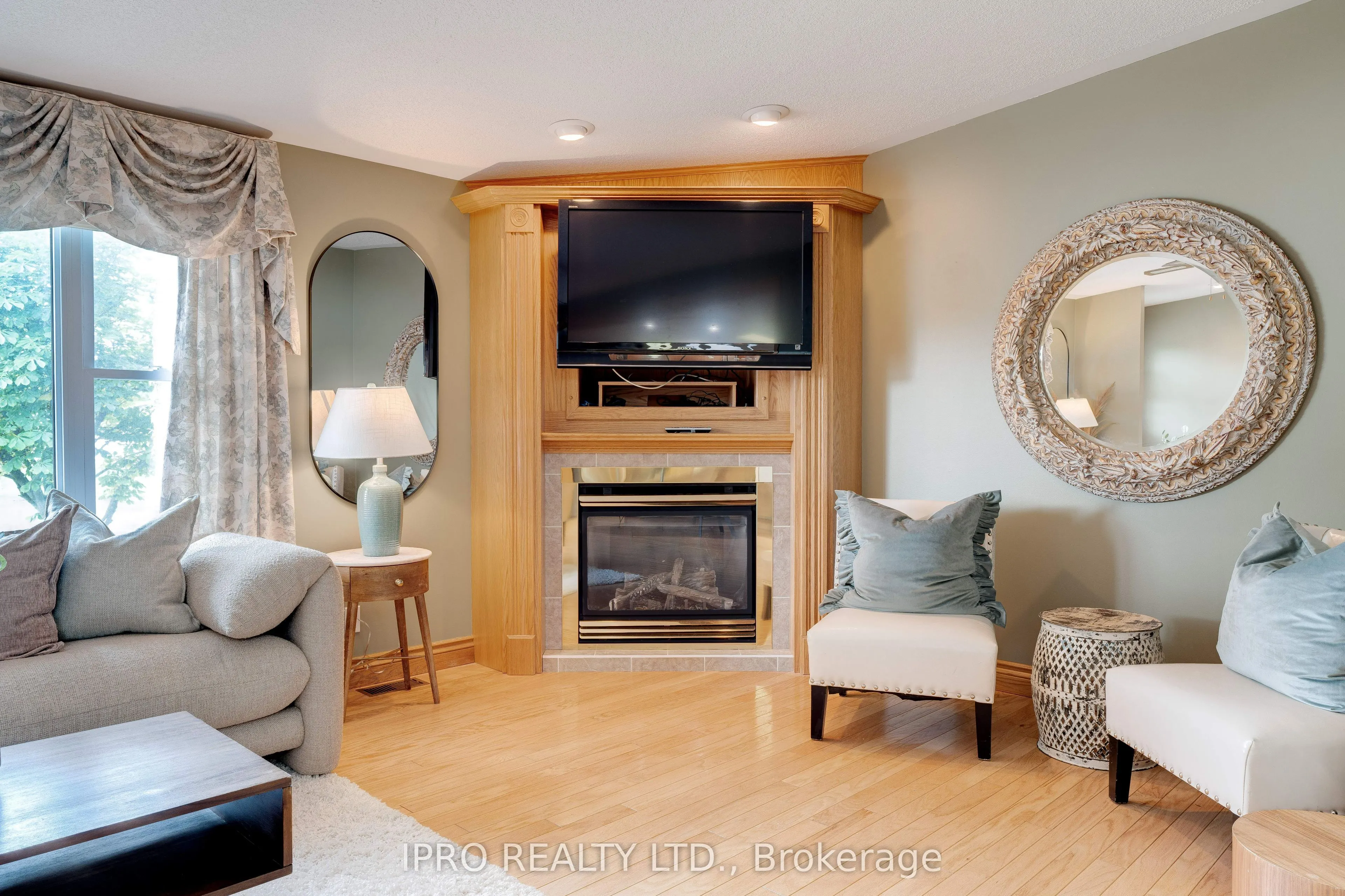48 Lakeshore Drive