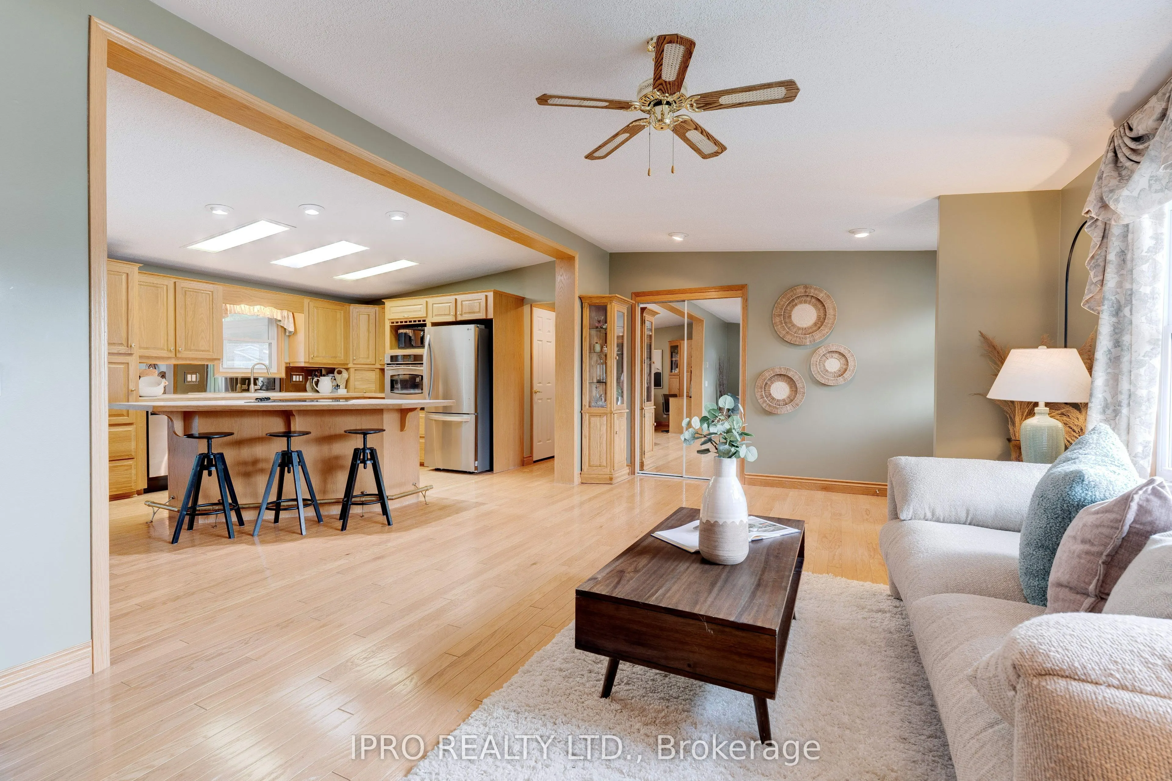 48 Lakeshore Drive