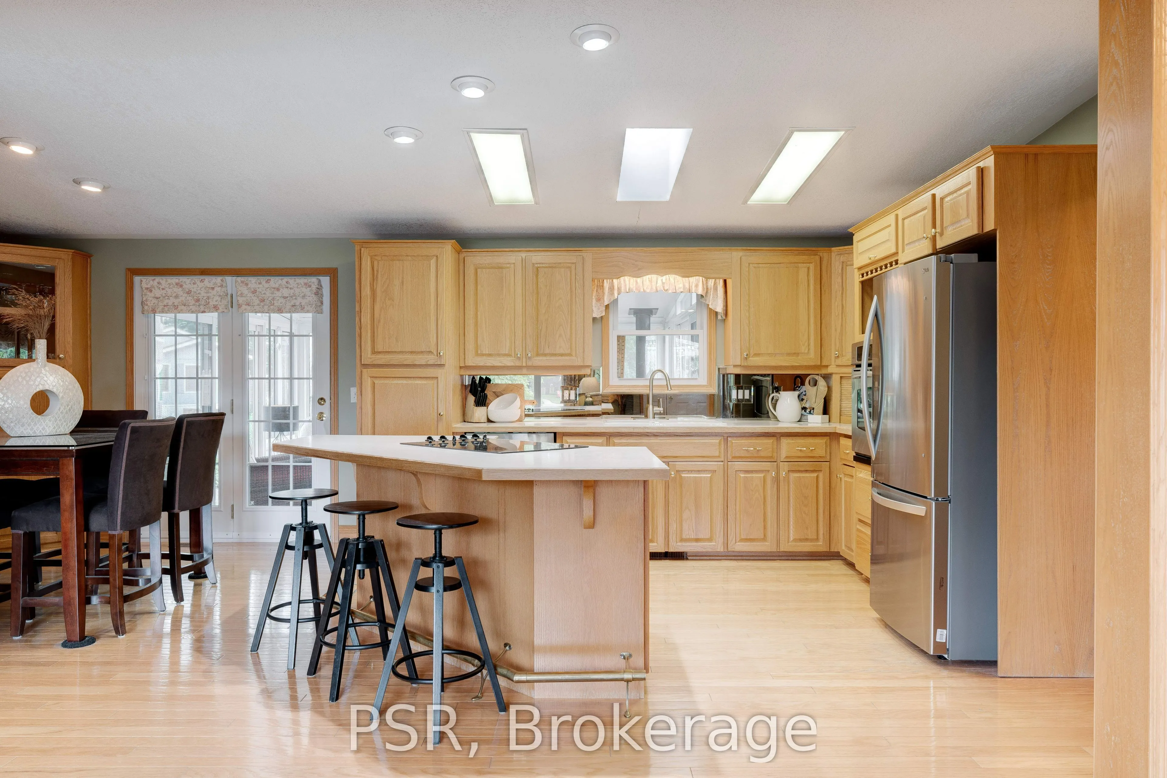 48 Lakeshore Drive