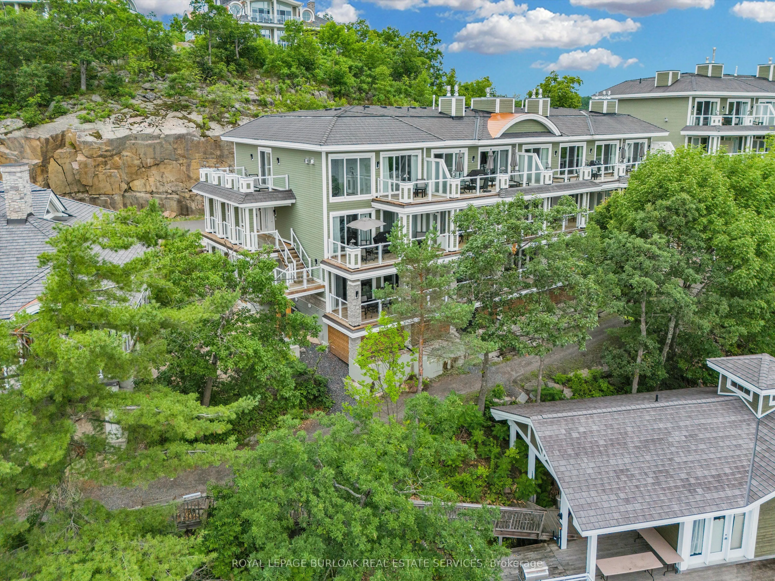 1869 Muskoka 118 Road W, #BTW -101