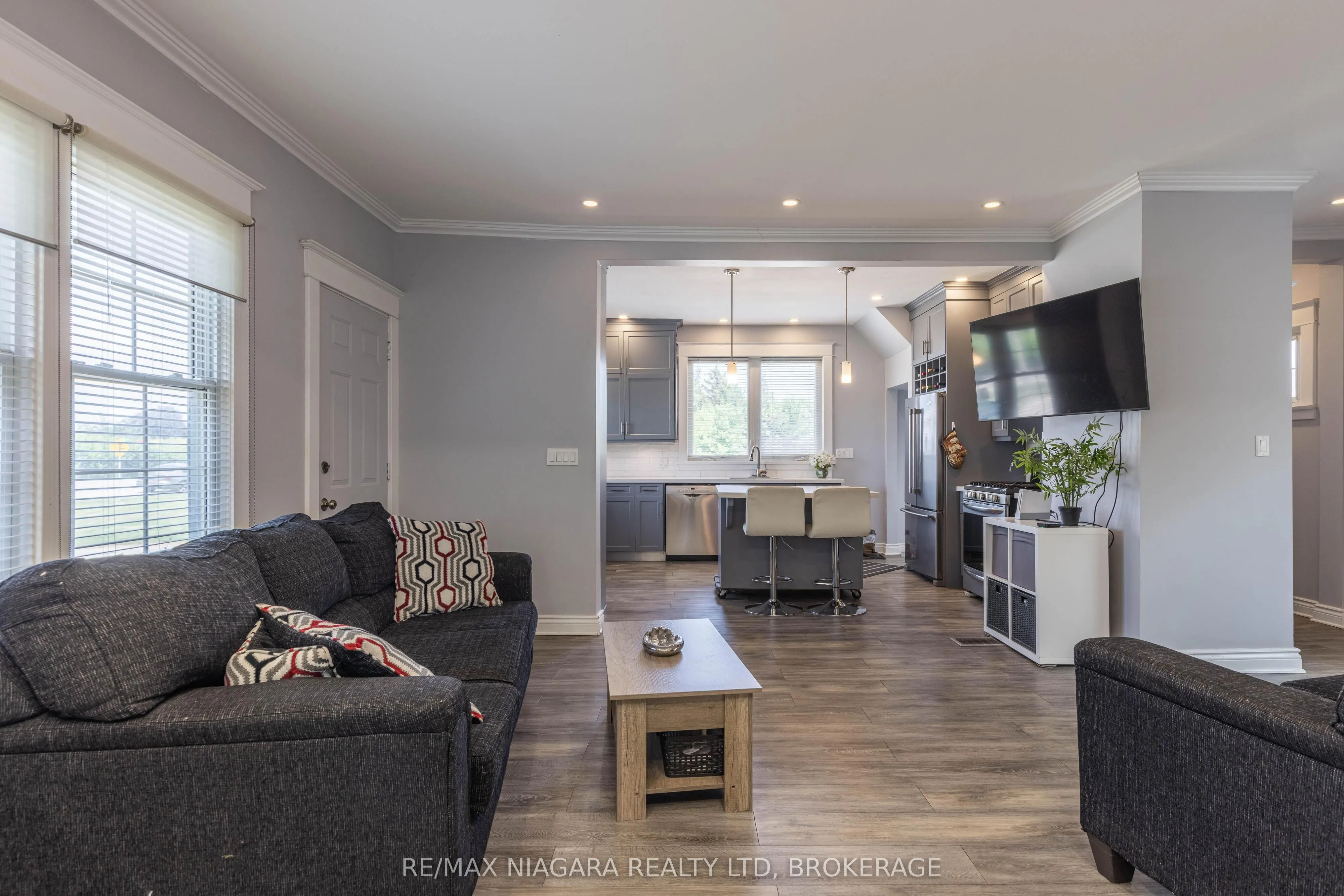 649 Lakeshore Road