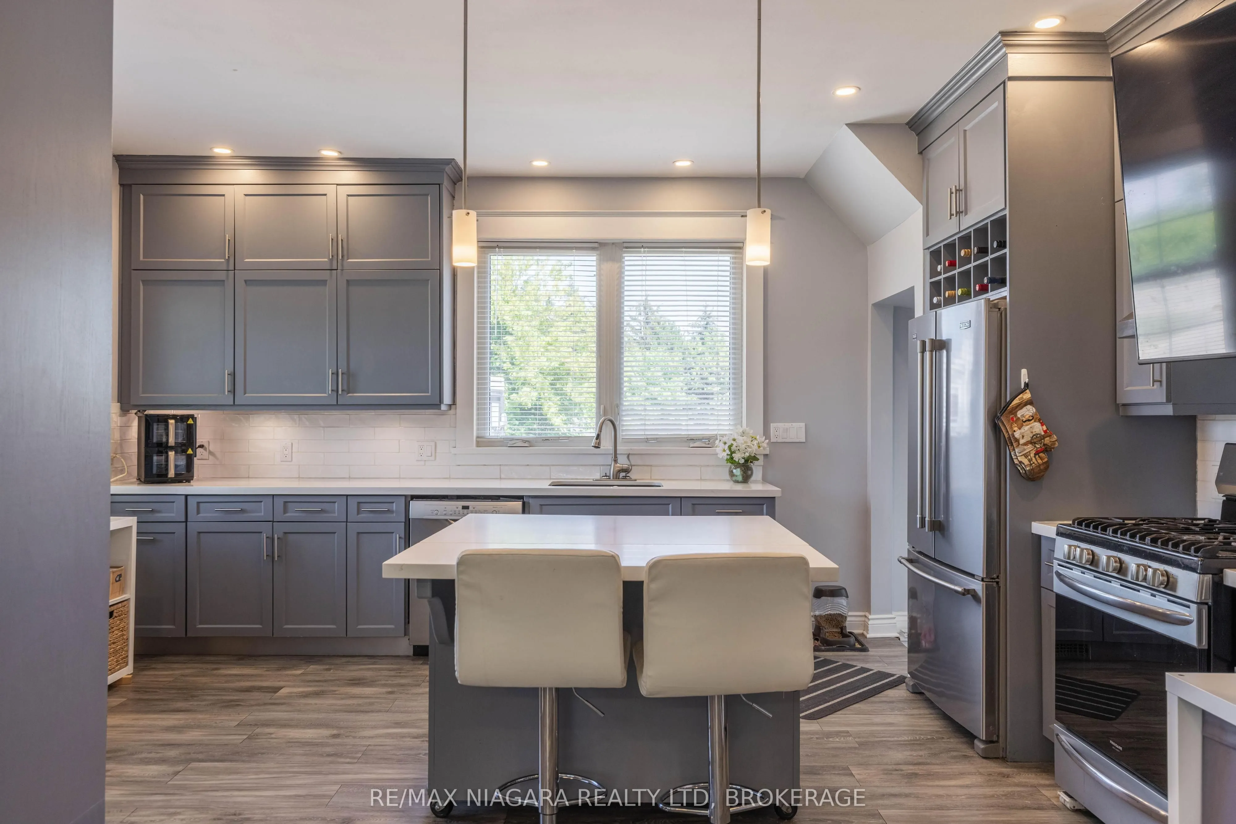 649 Lakeshore Road