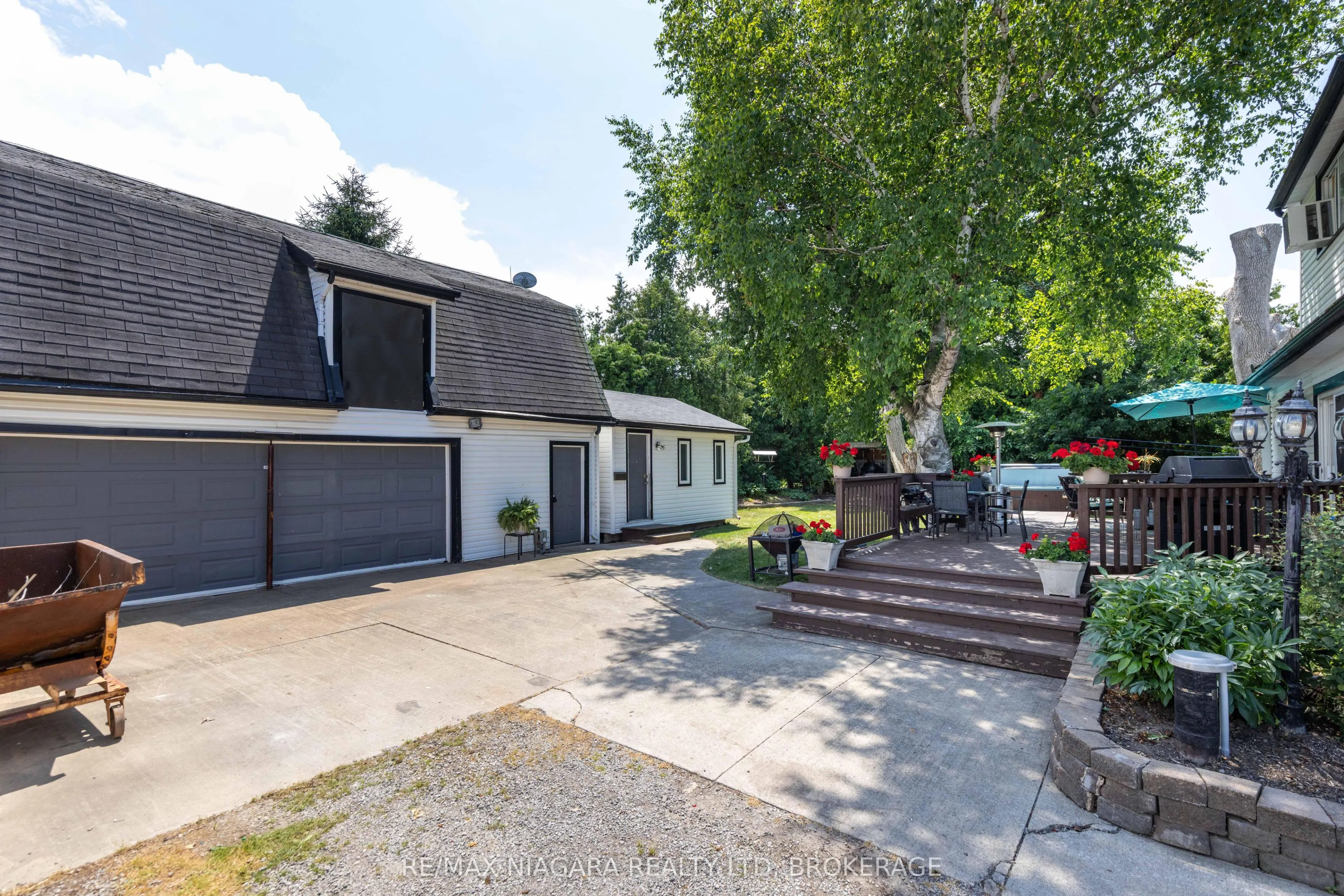 649 Lakeshore Road