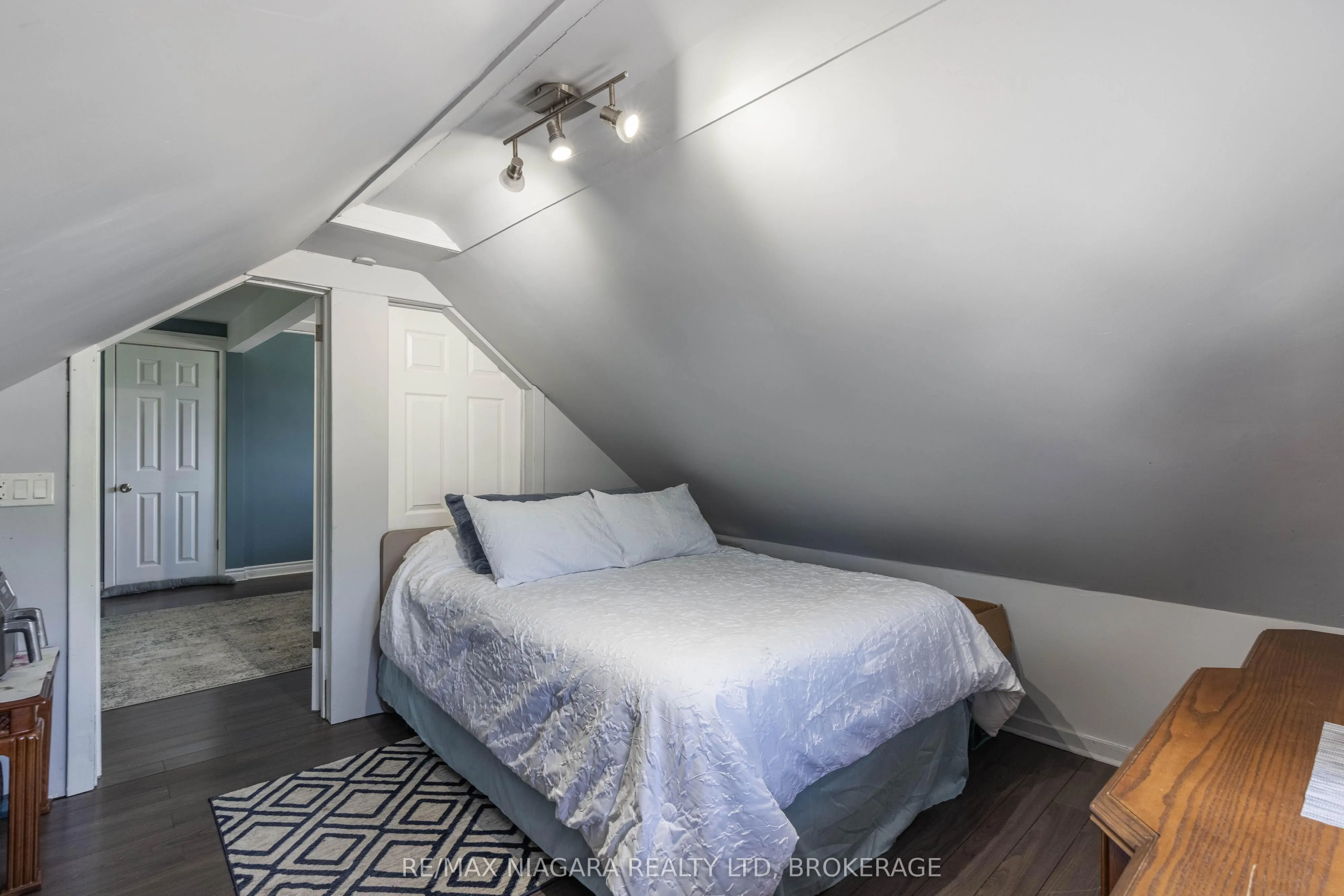 649 Lakeshore Road