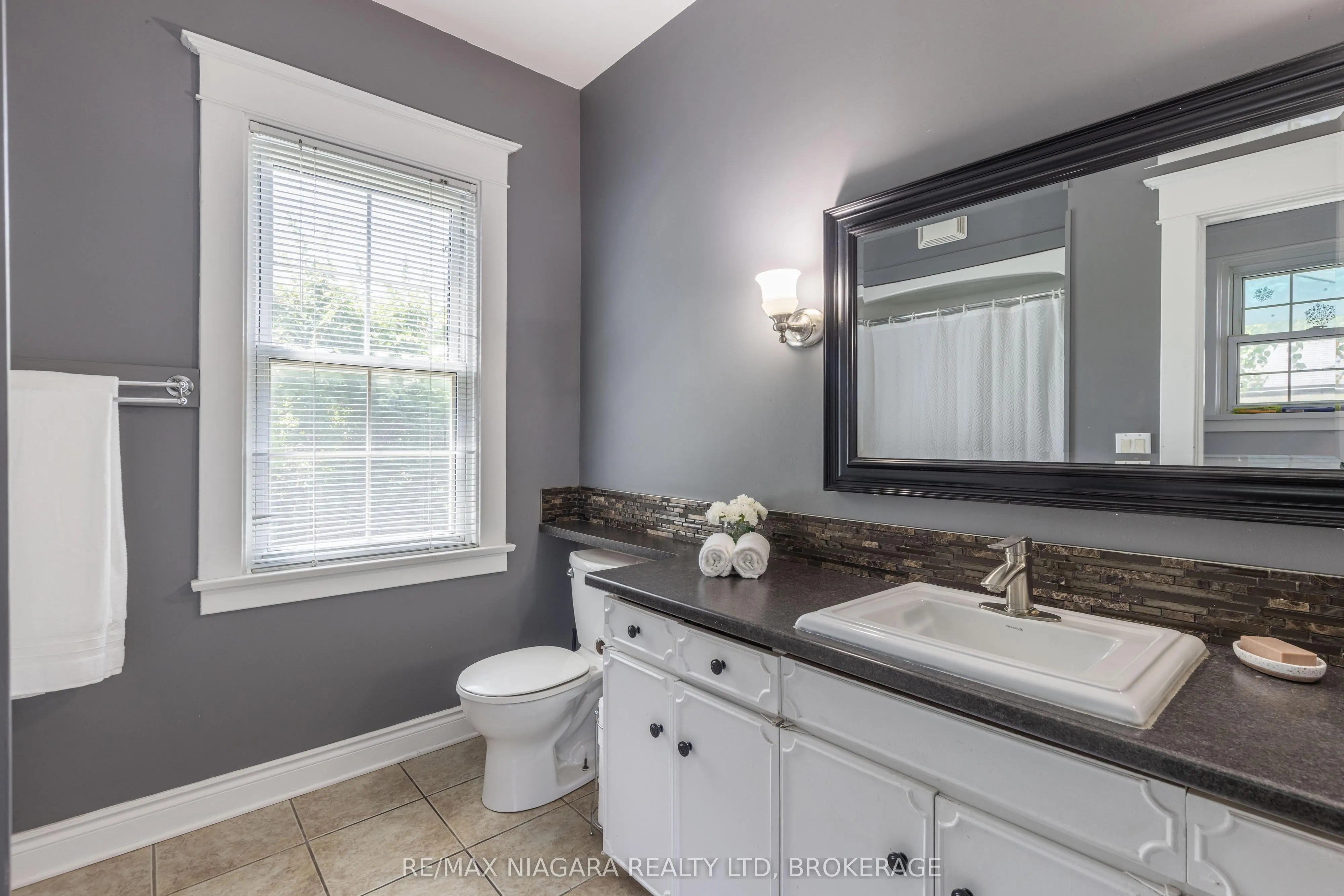 649 Lakeshore Road