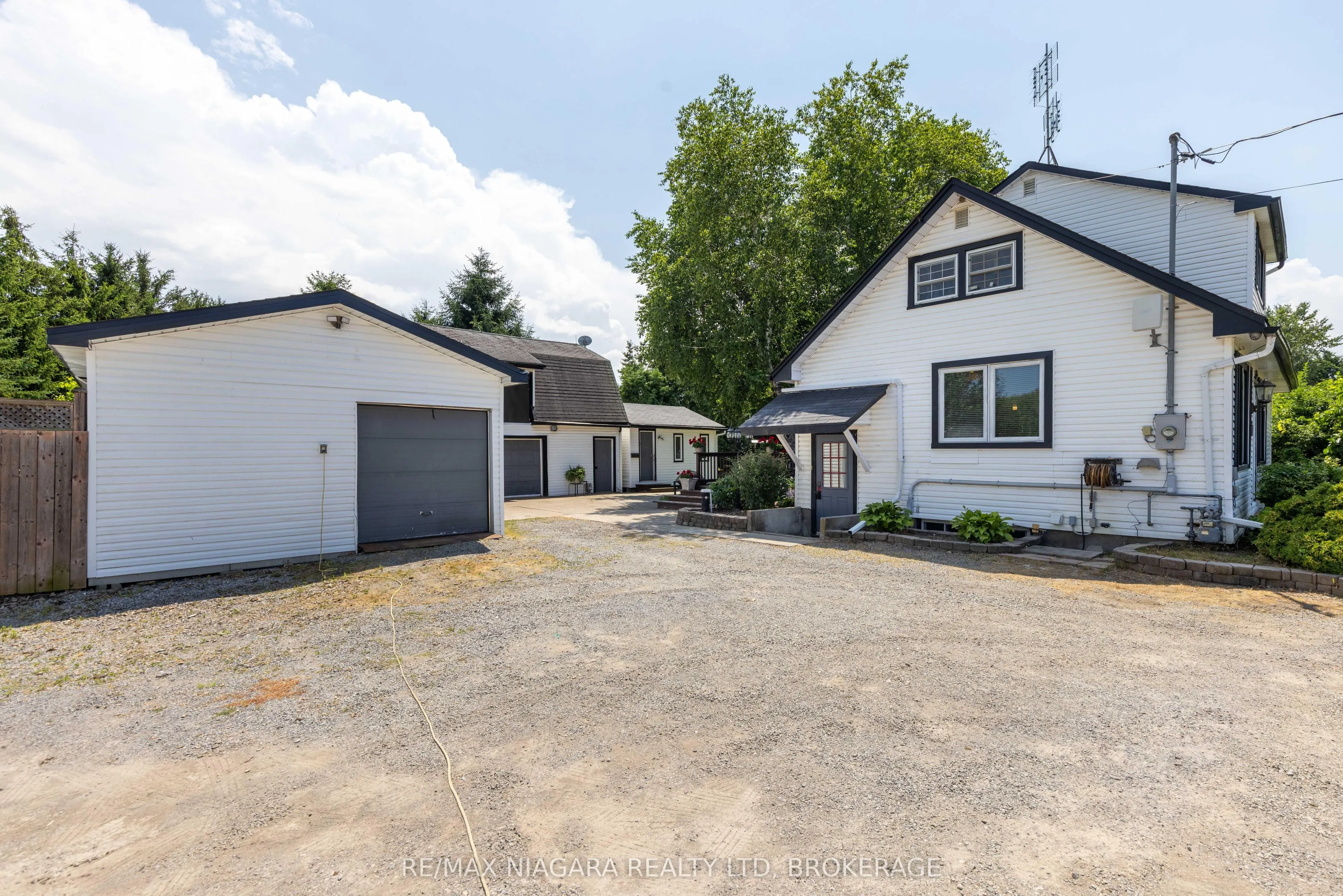 649 Lakeshore Road