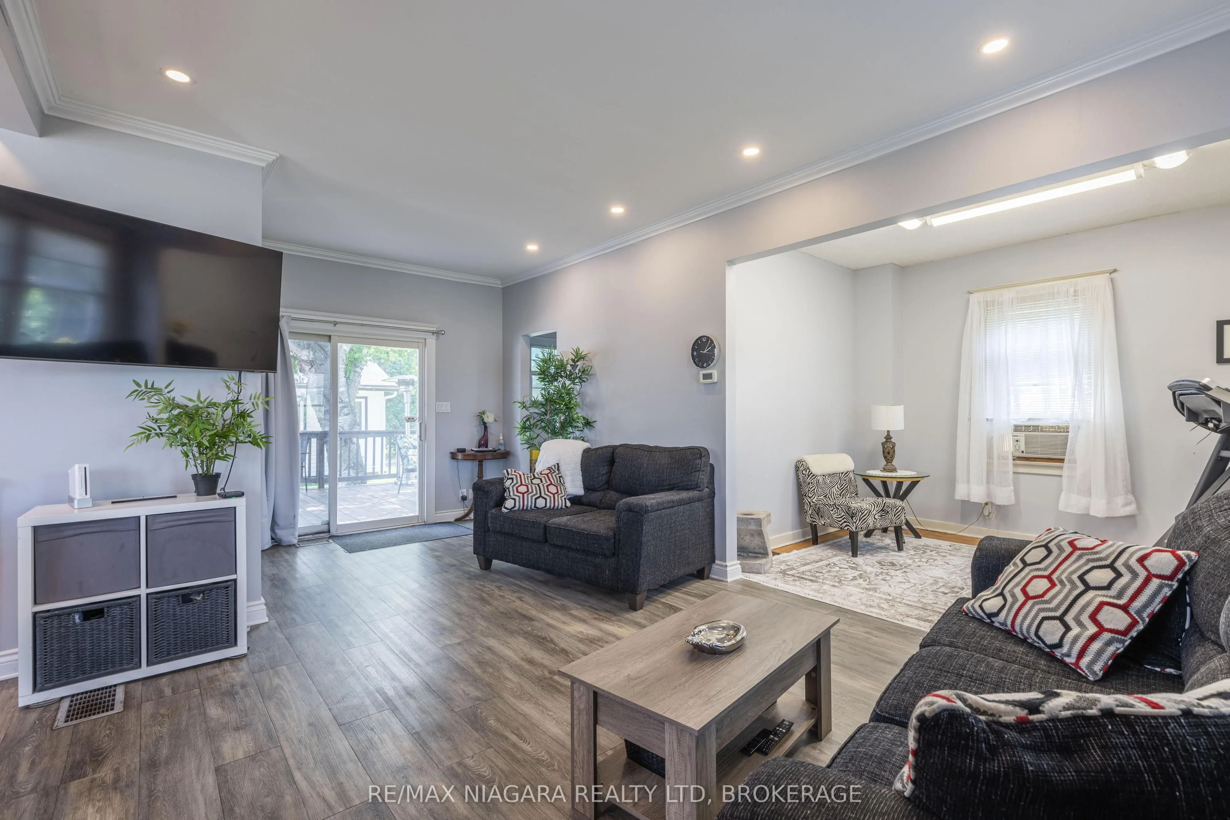 649 Lakeshore Road