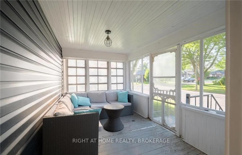 129 FOREST Avenue