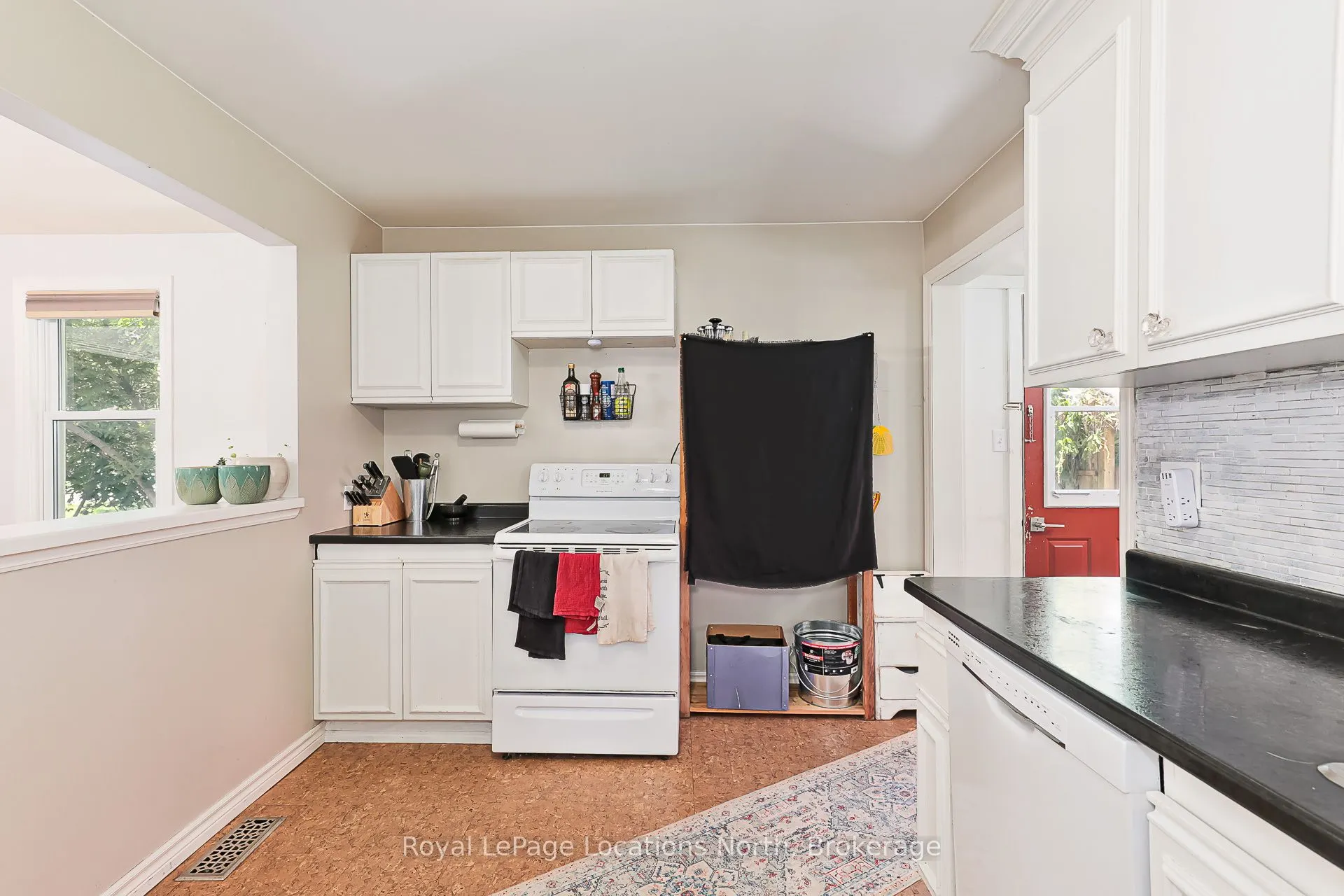 113 Bruce Street S