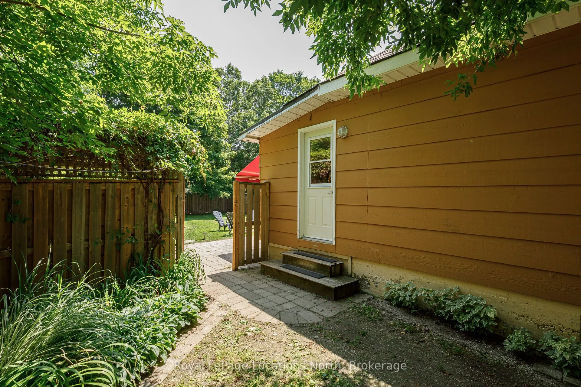113 Bruce Street S