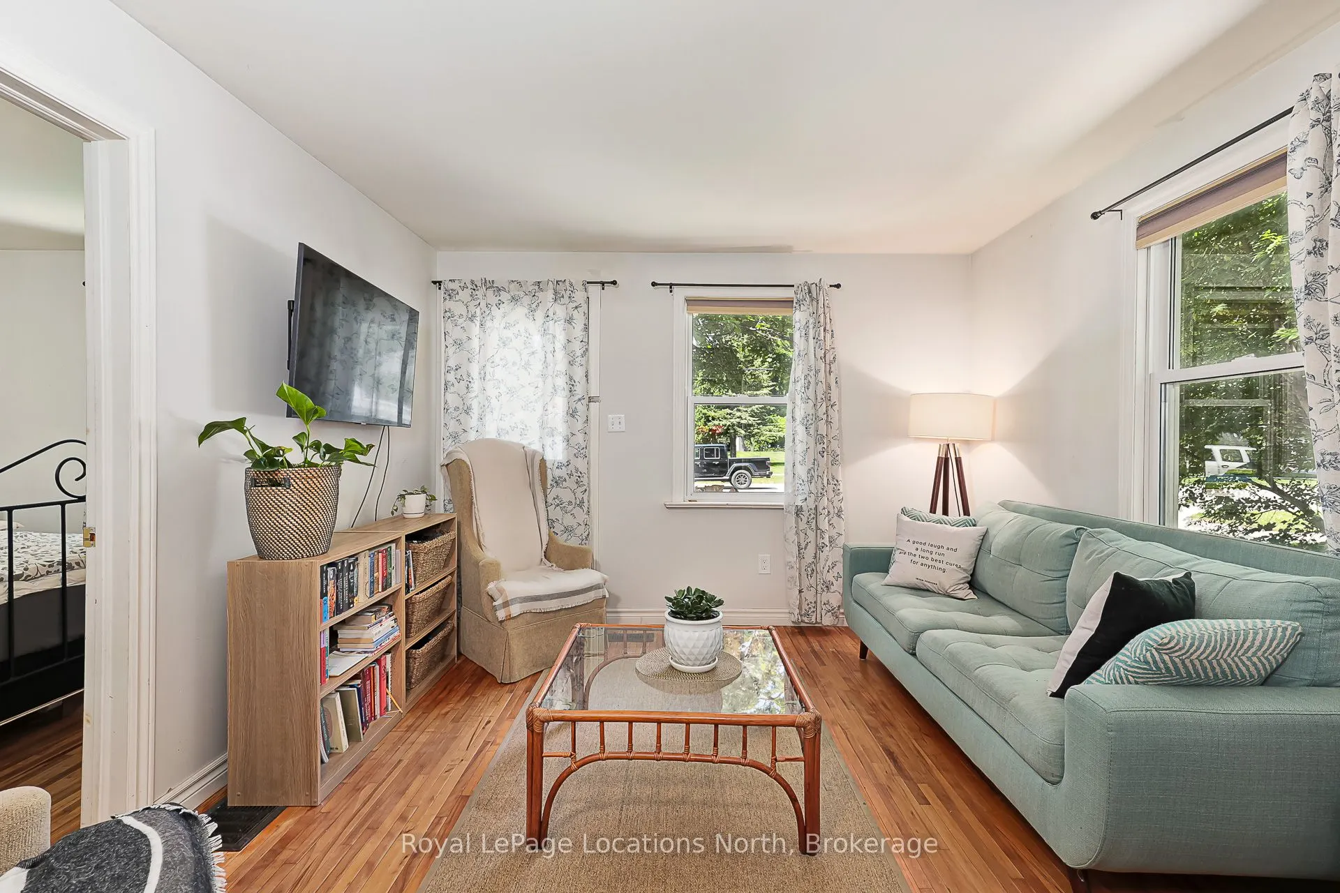 113 Bruce Street S