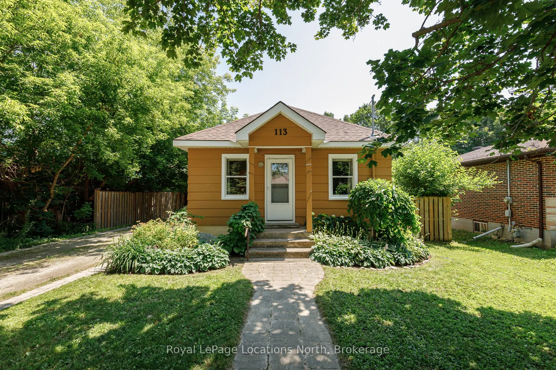 113 Bruce Street S