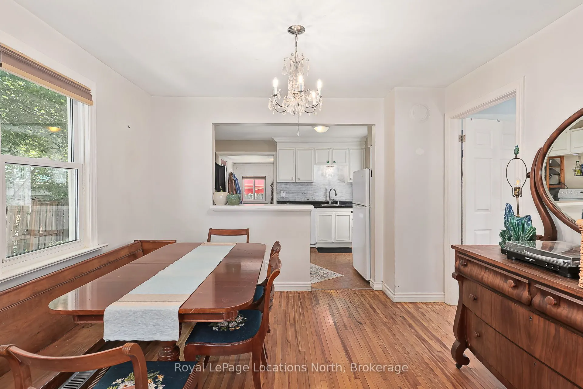 113 Bruce Street S