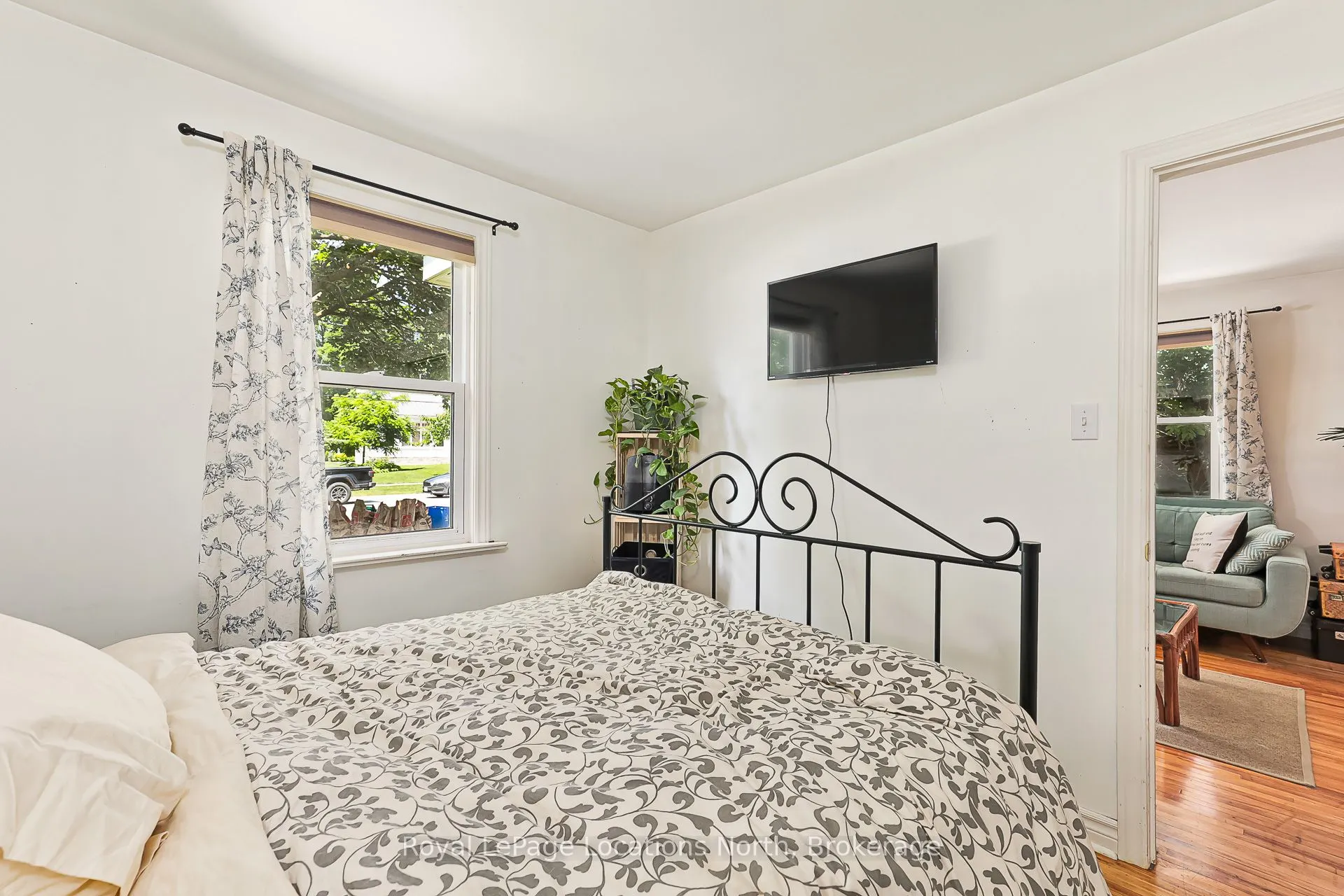 113 Bruce Street S