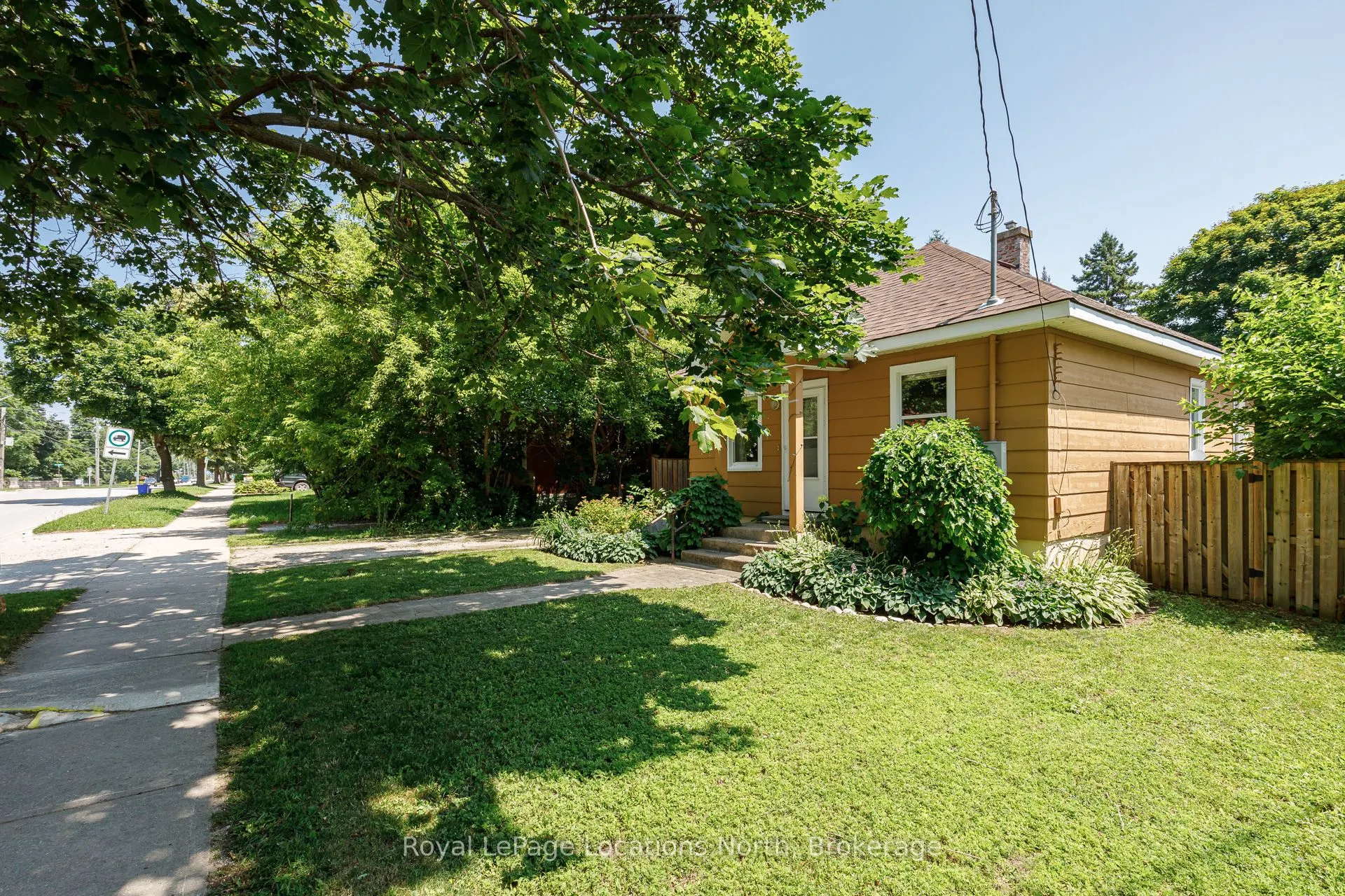 113 Bruce Street S