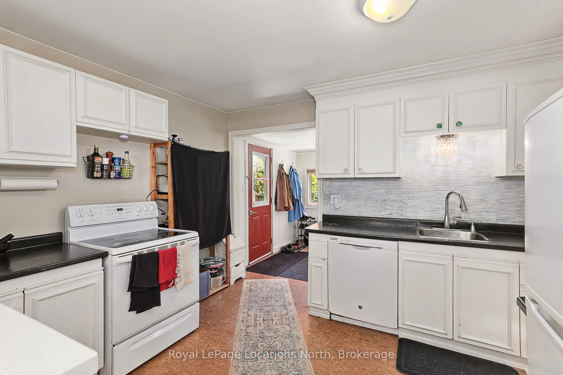 113 Bruce Street S