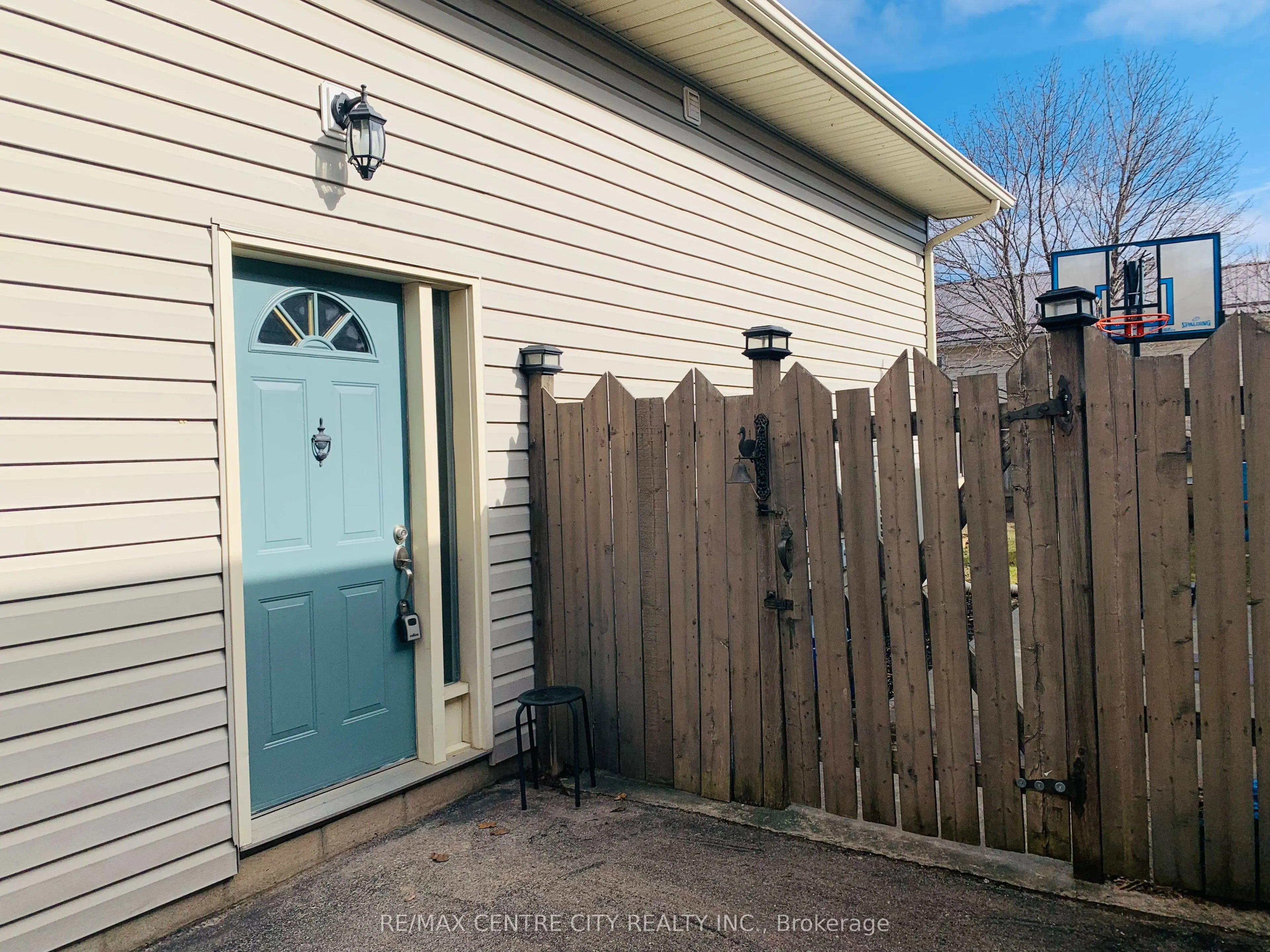 55 Melanie Drive E