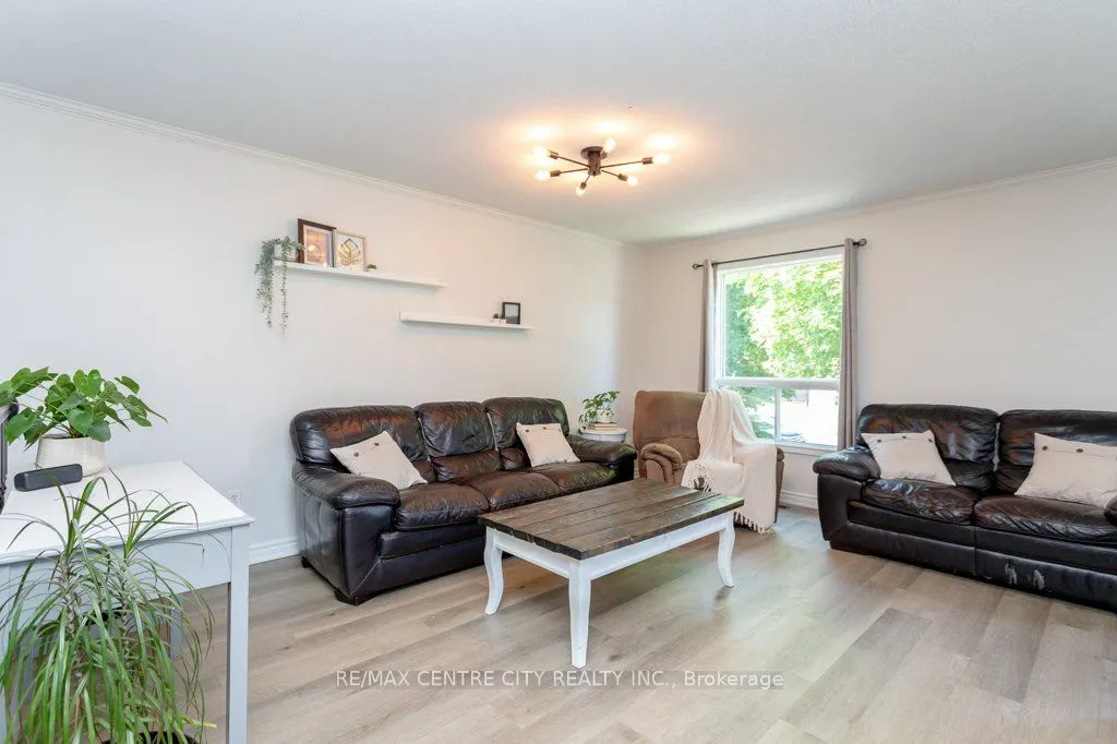 55 Melanie Drive E
