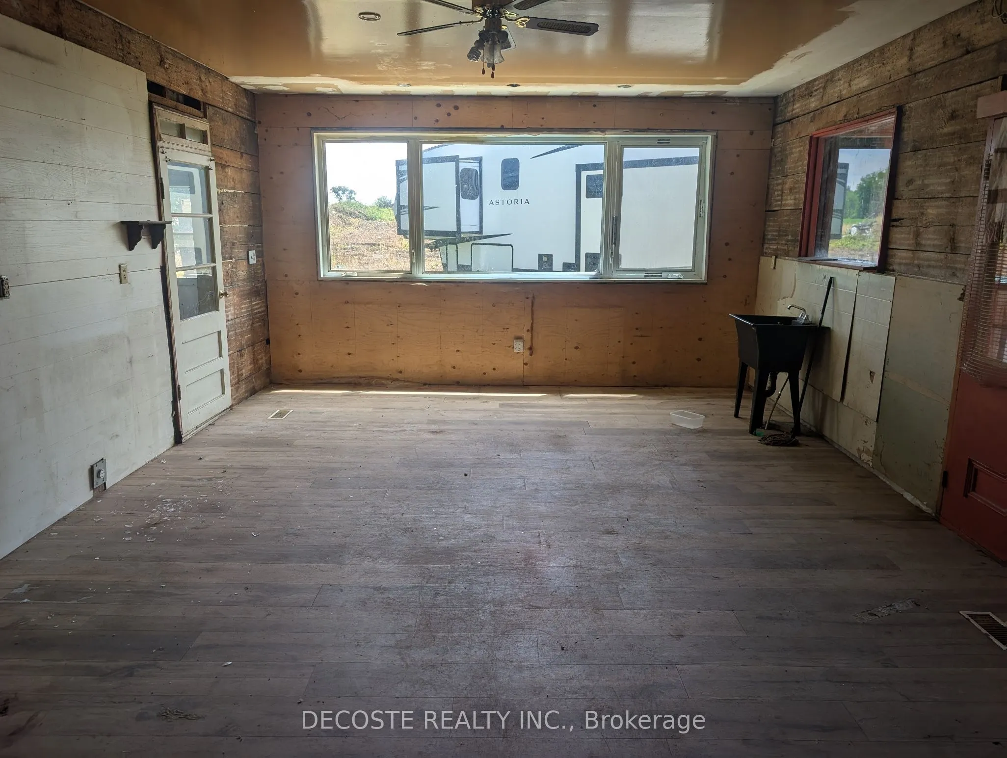 20800 Lochiel Road