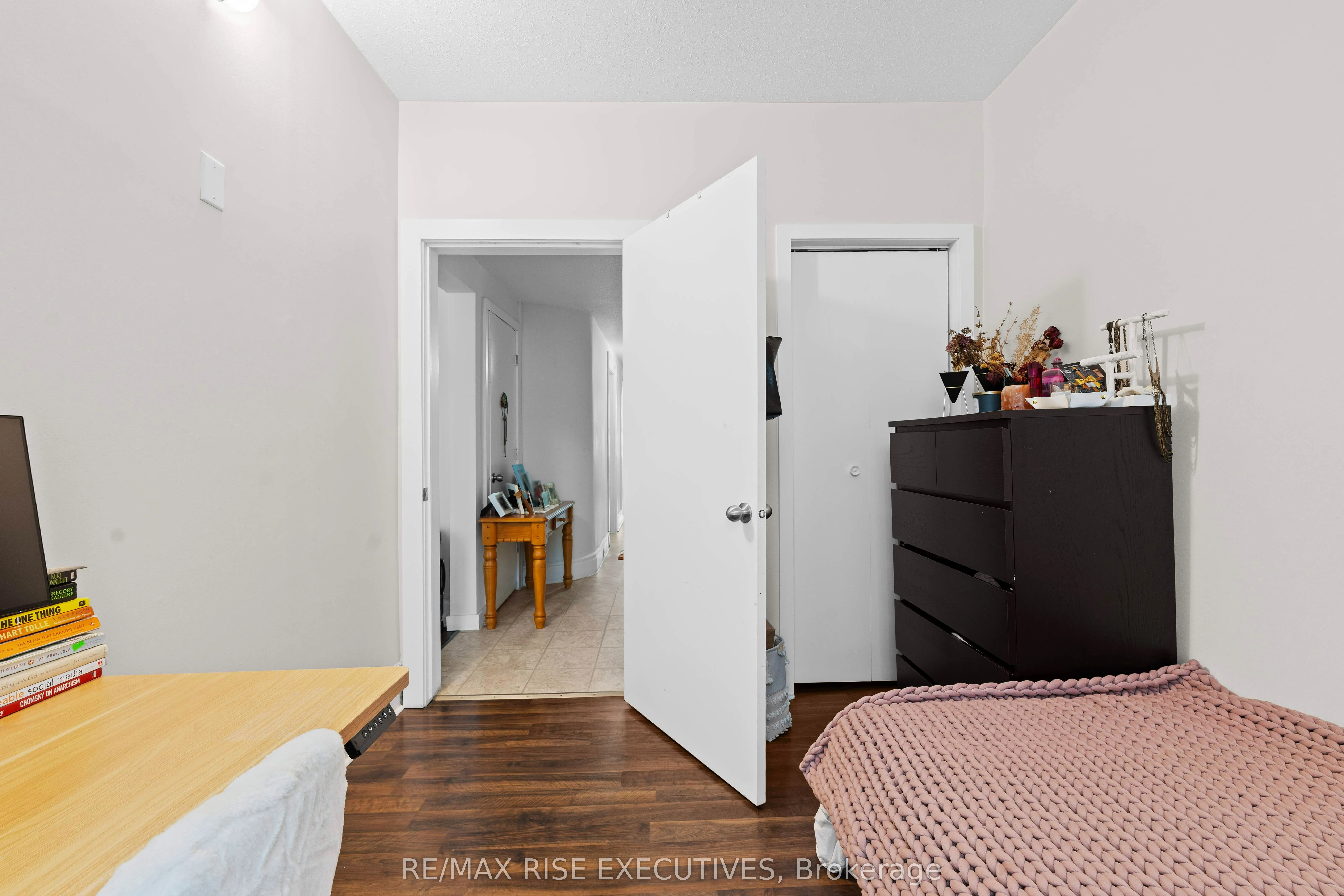73 King Street E