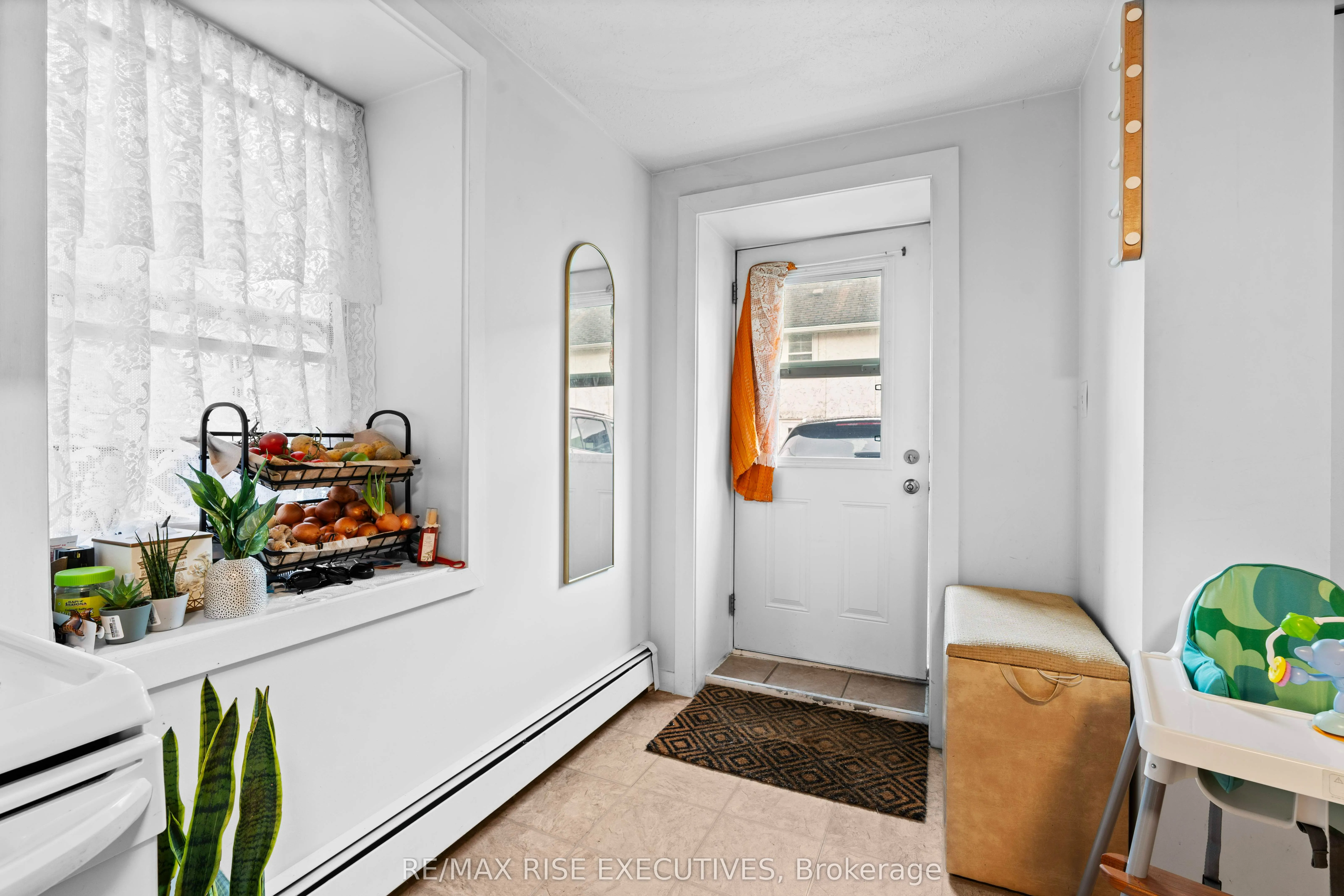 73 King Street E