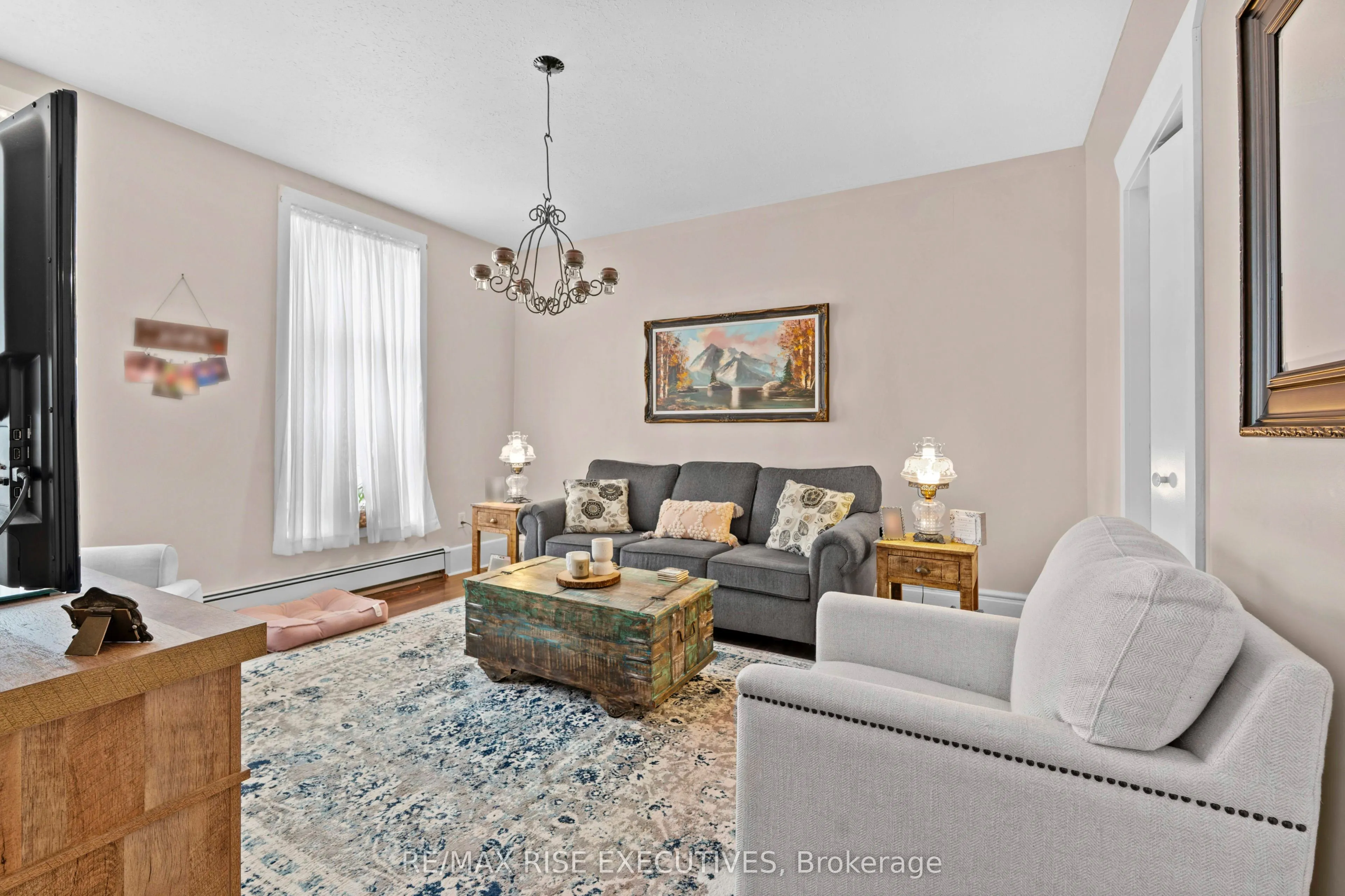 73 King Street E