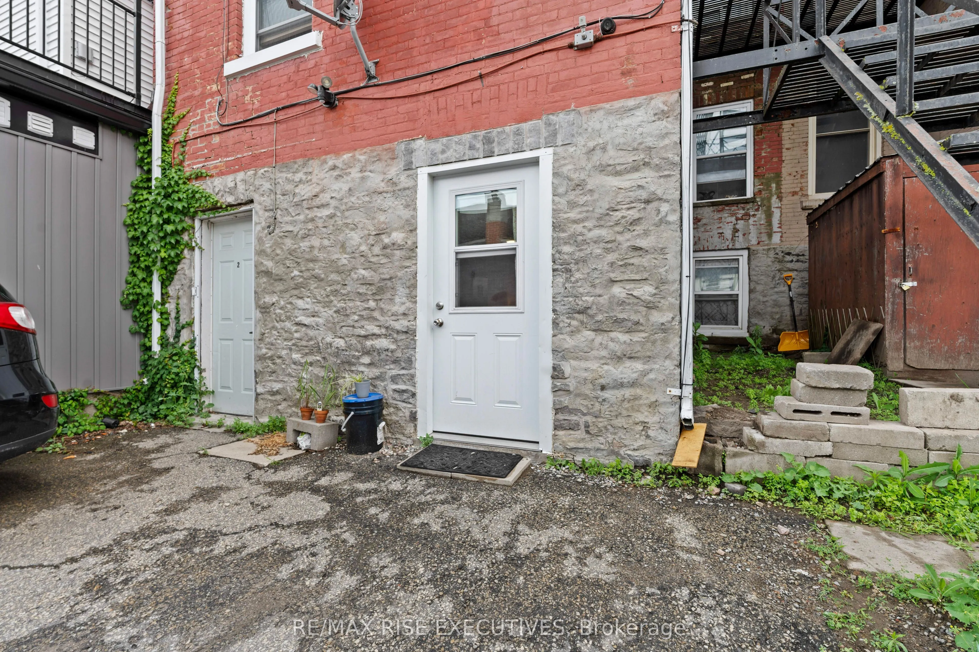 73 King Street E