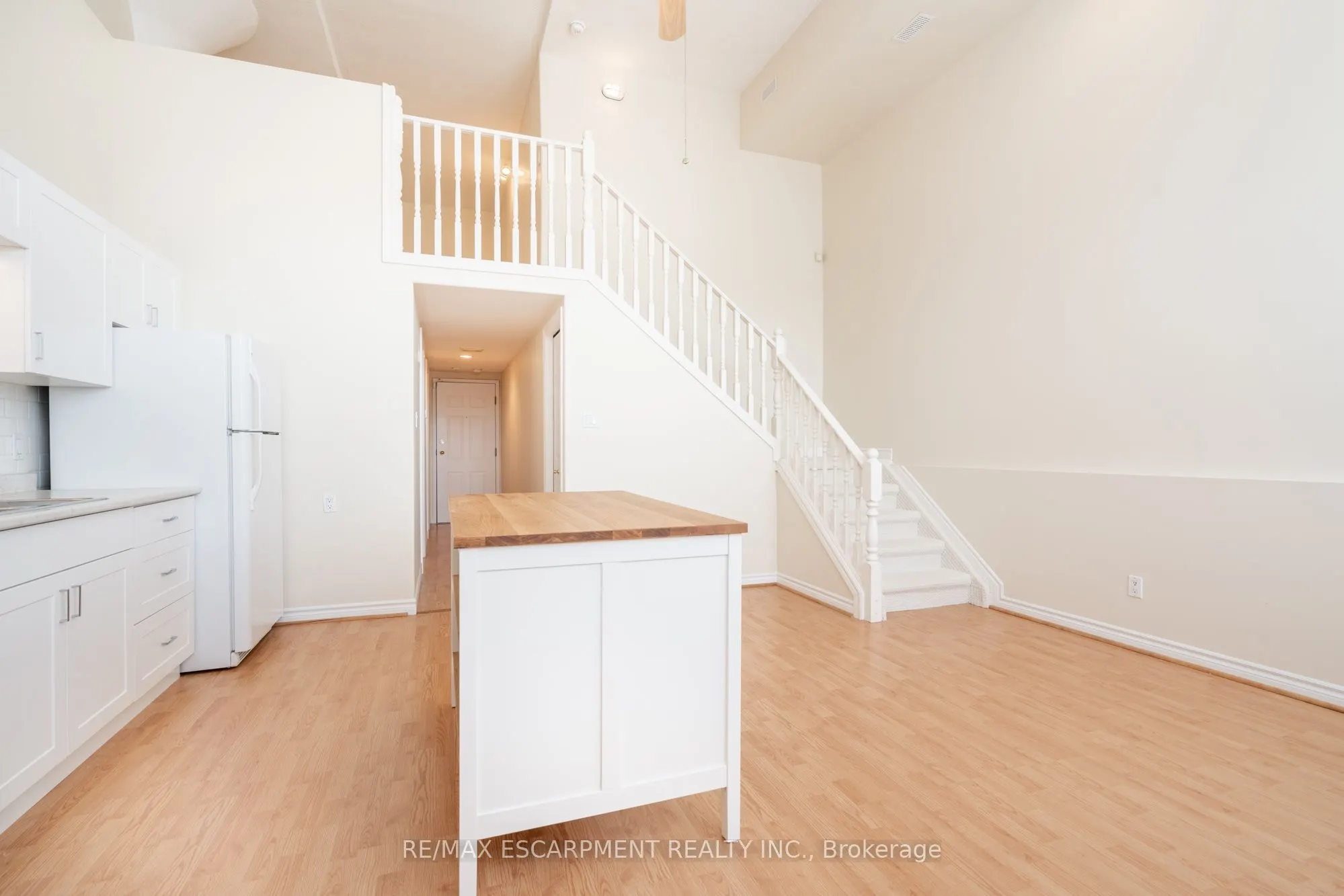 111 Grey Street, #102