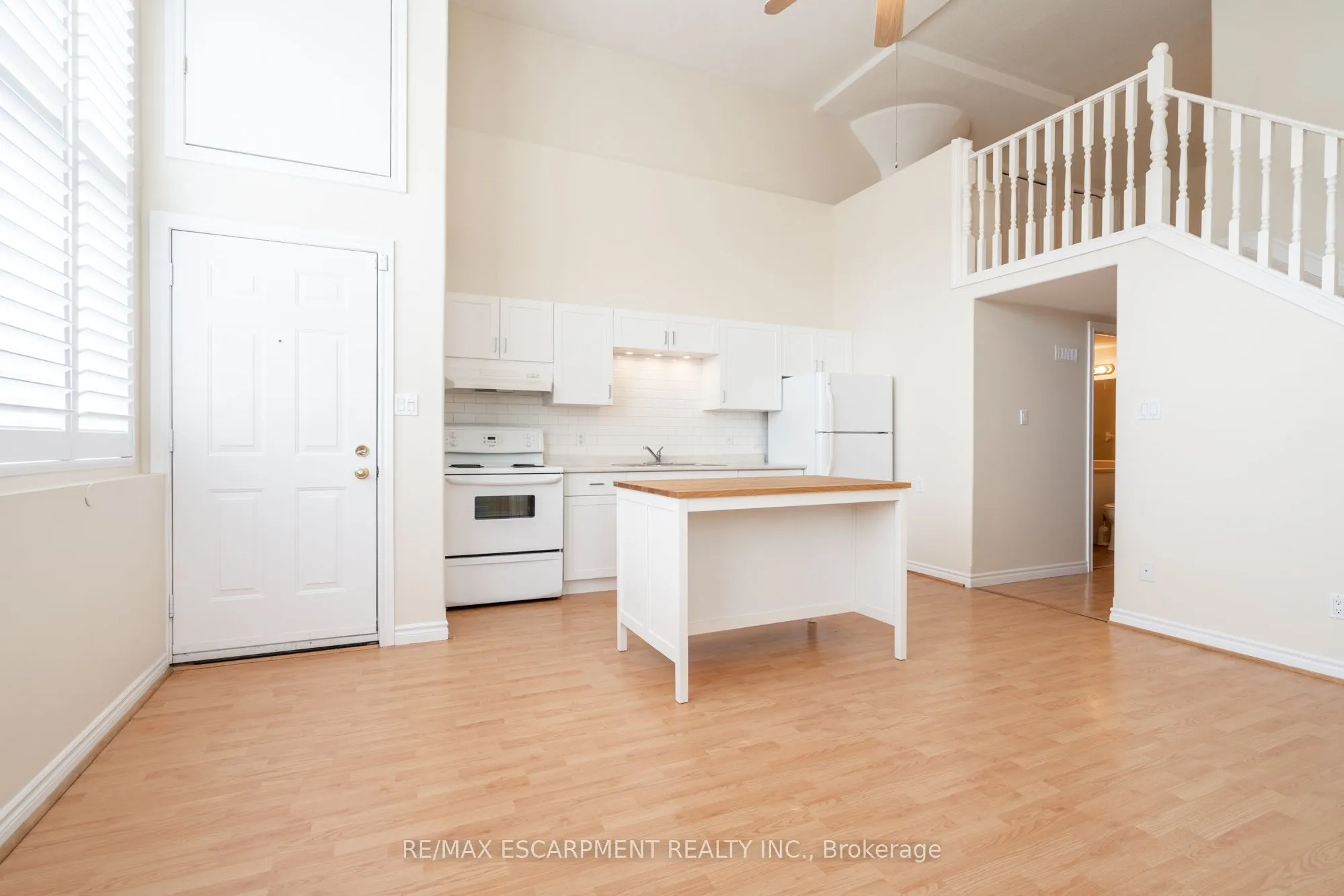 111 Grey Street, #102