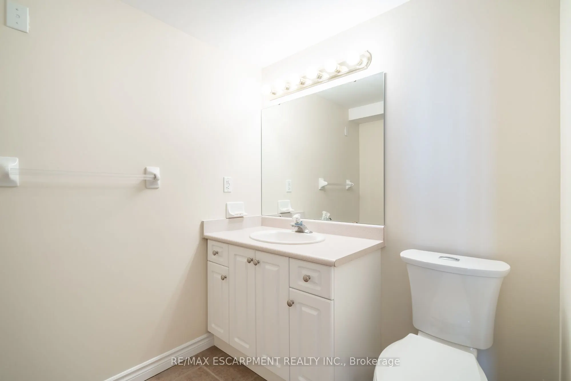 111 Grey Street, #102