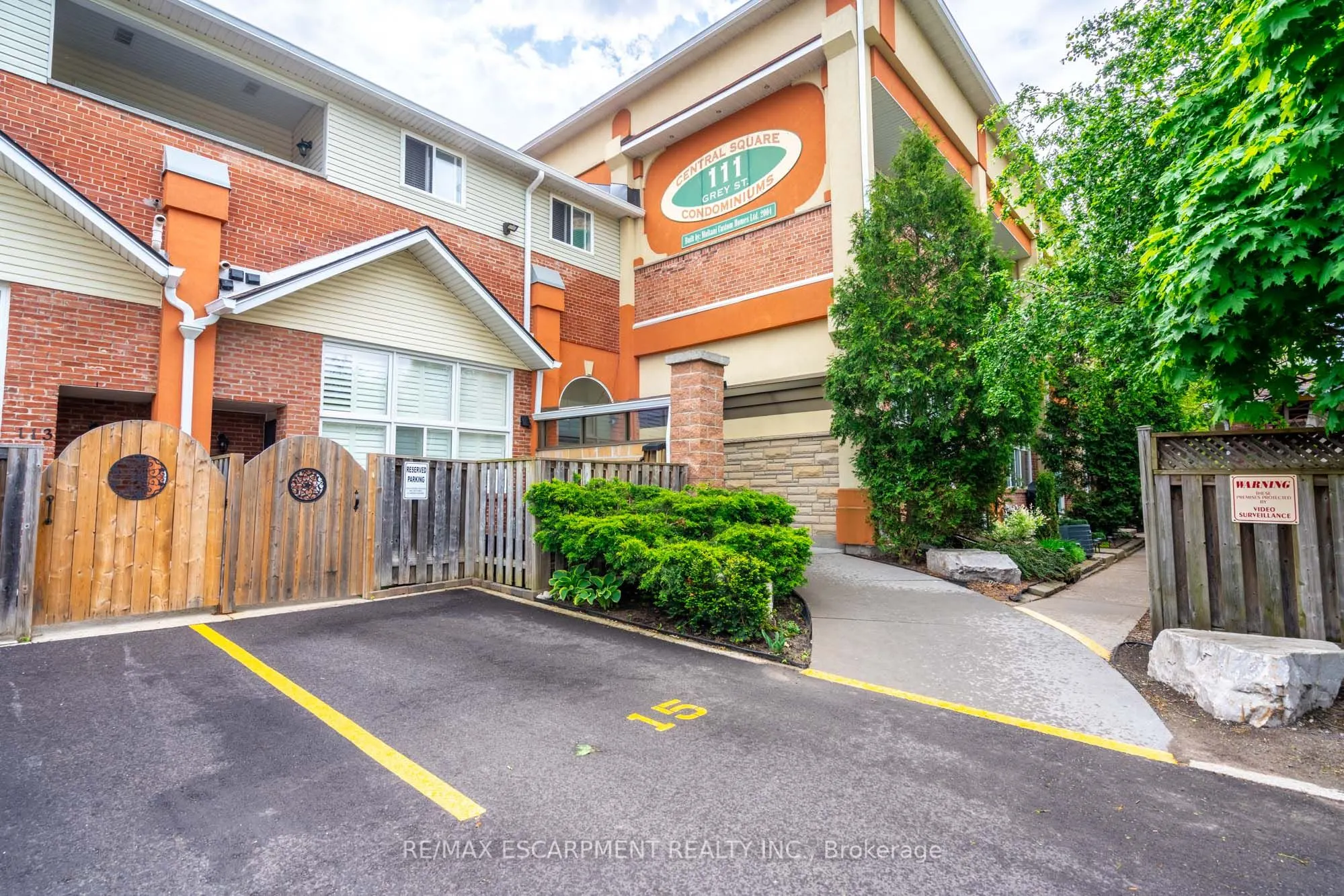 111 Grey Street, #102