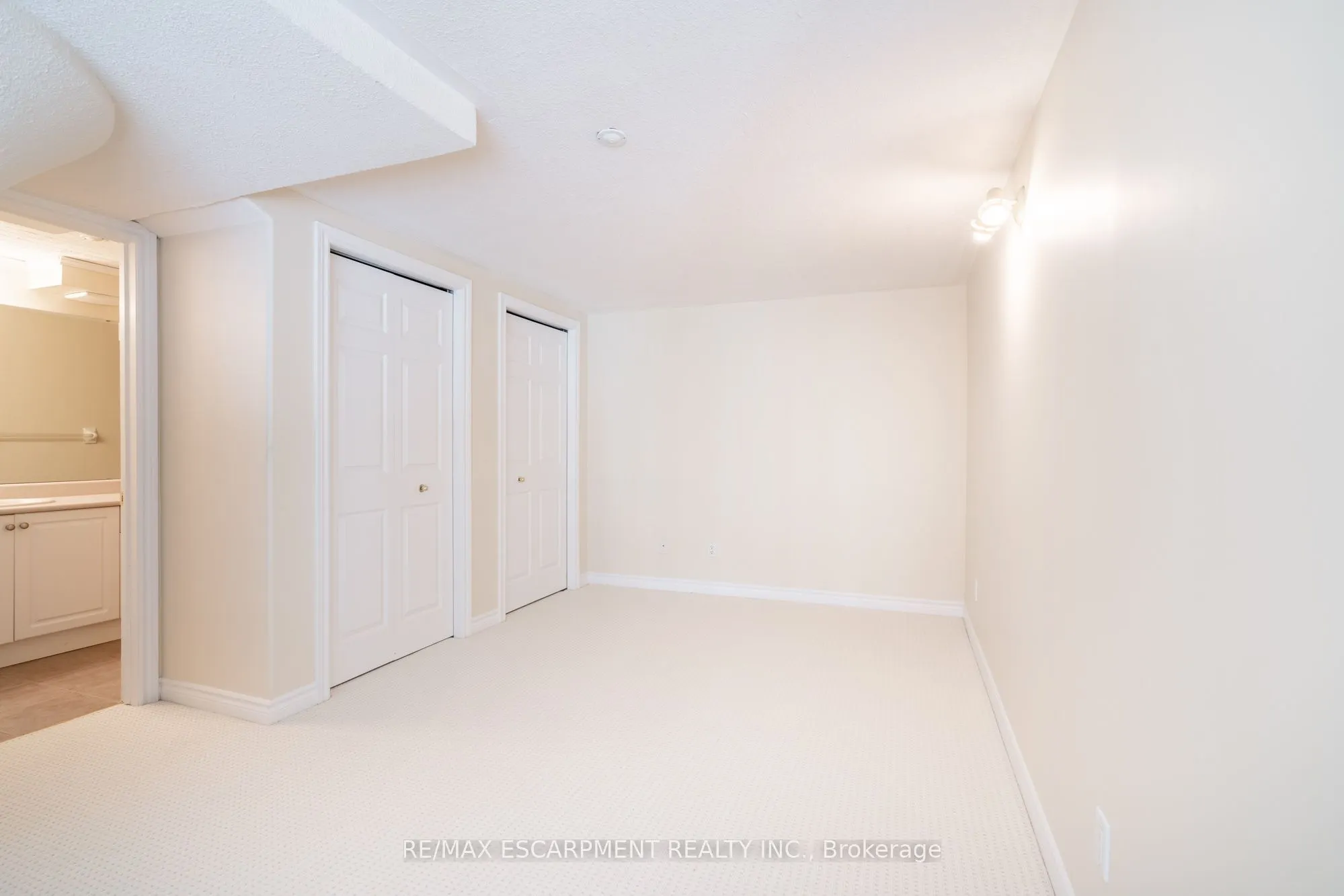 111 Grey Street, #102