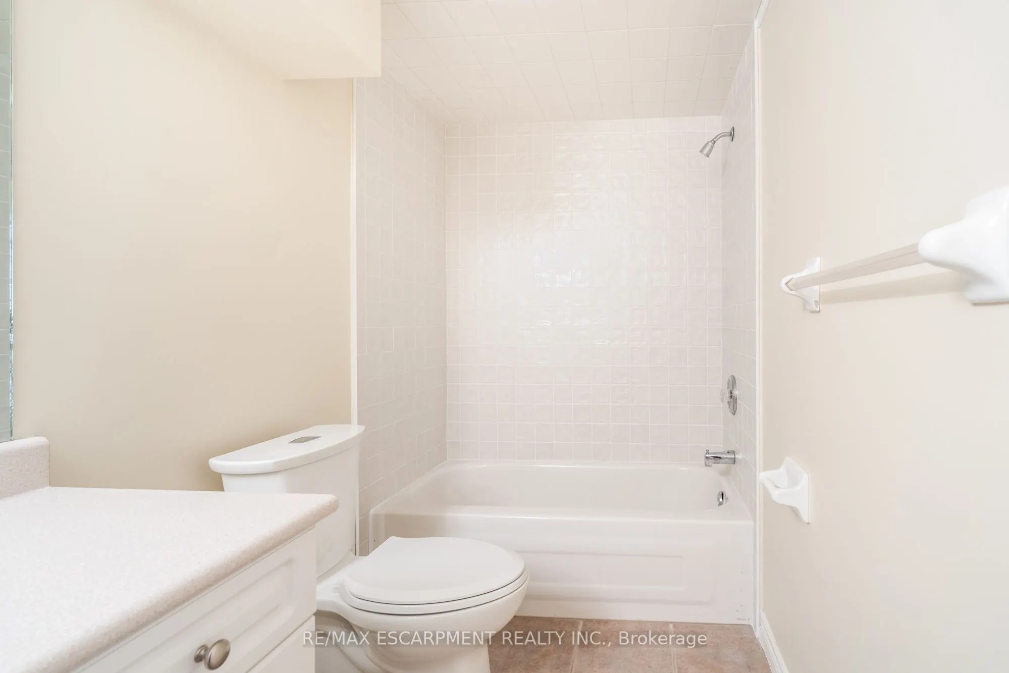 111 Grey Street, #102