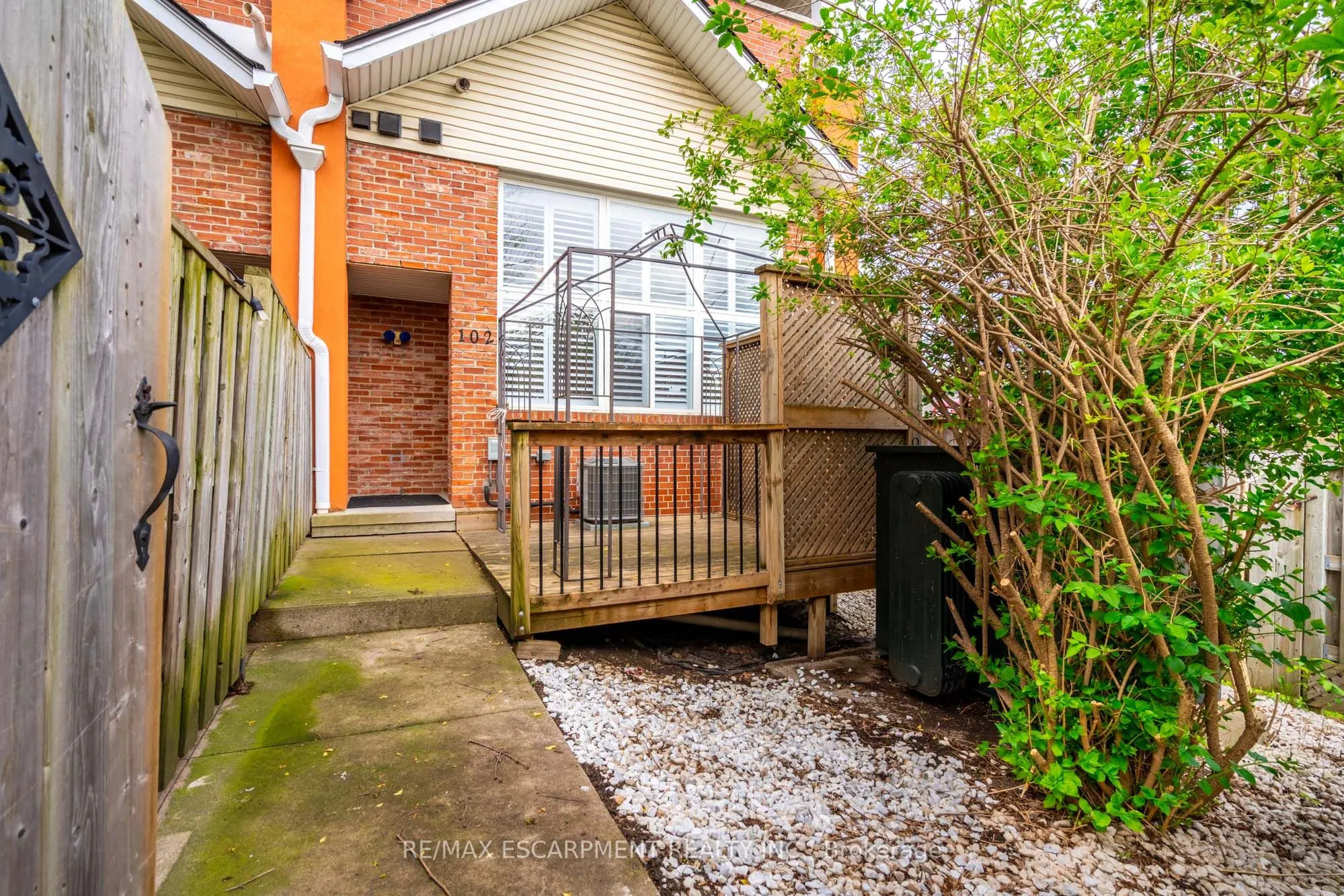 111 Grey Street, #102