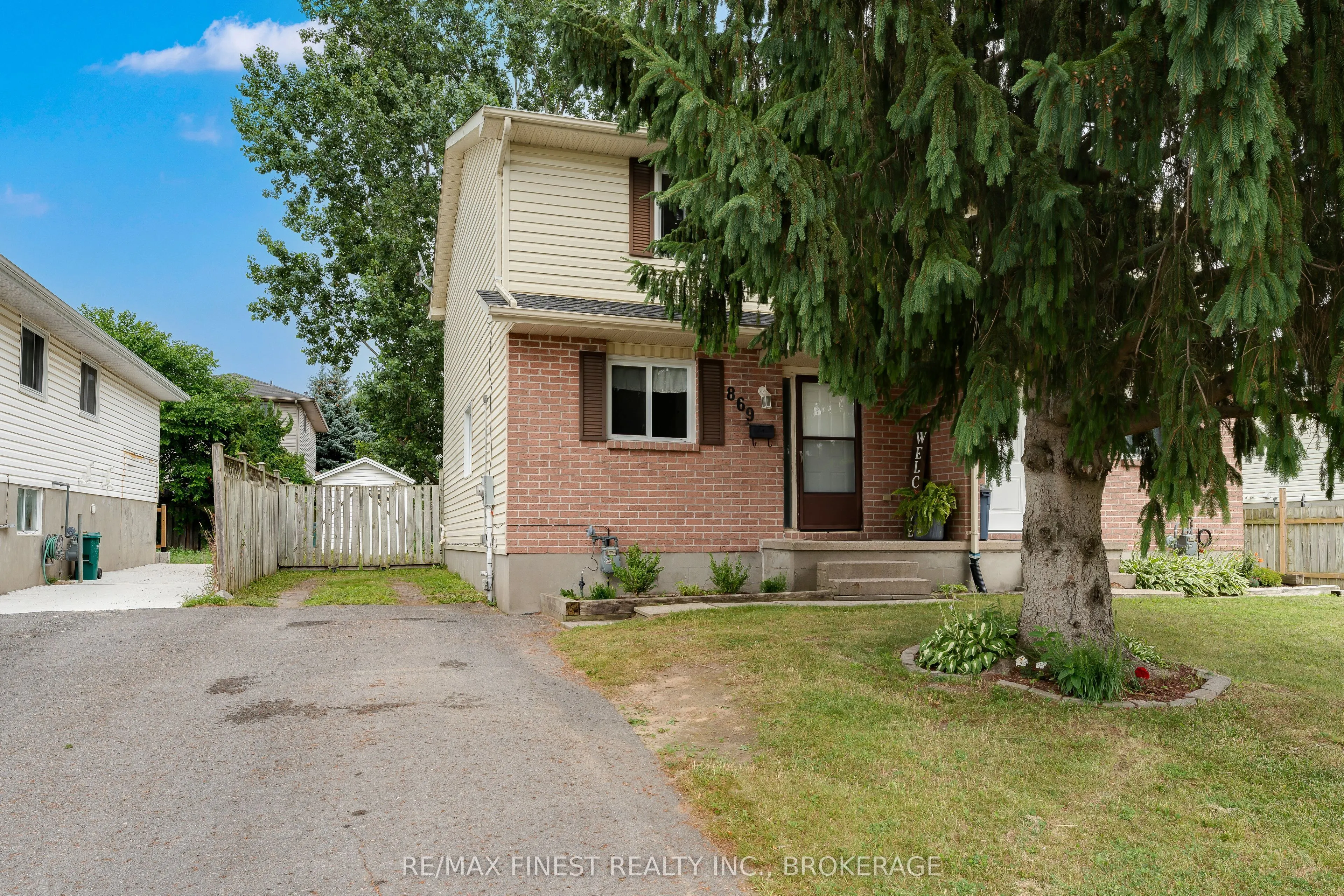 869 Larchwood Crescent
