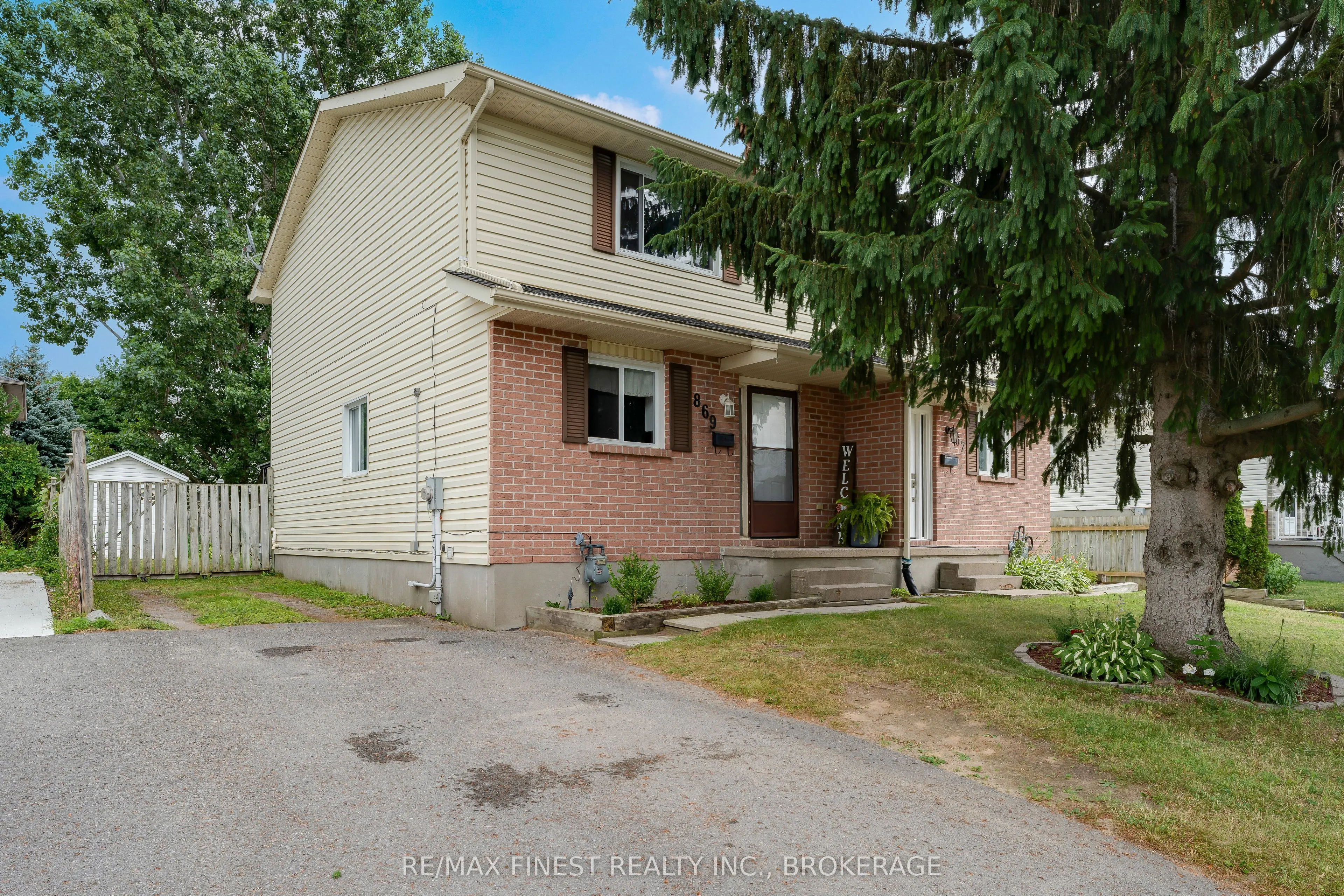 869 Larchwood Crescent