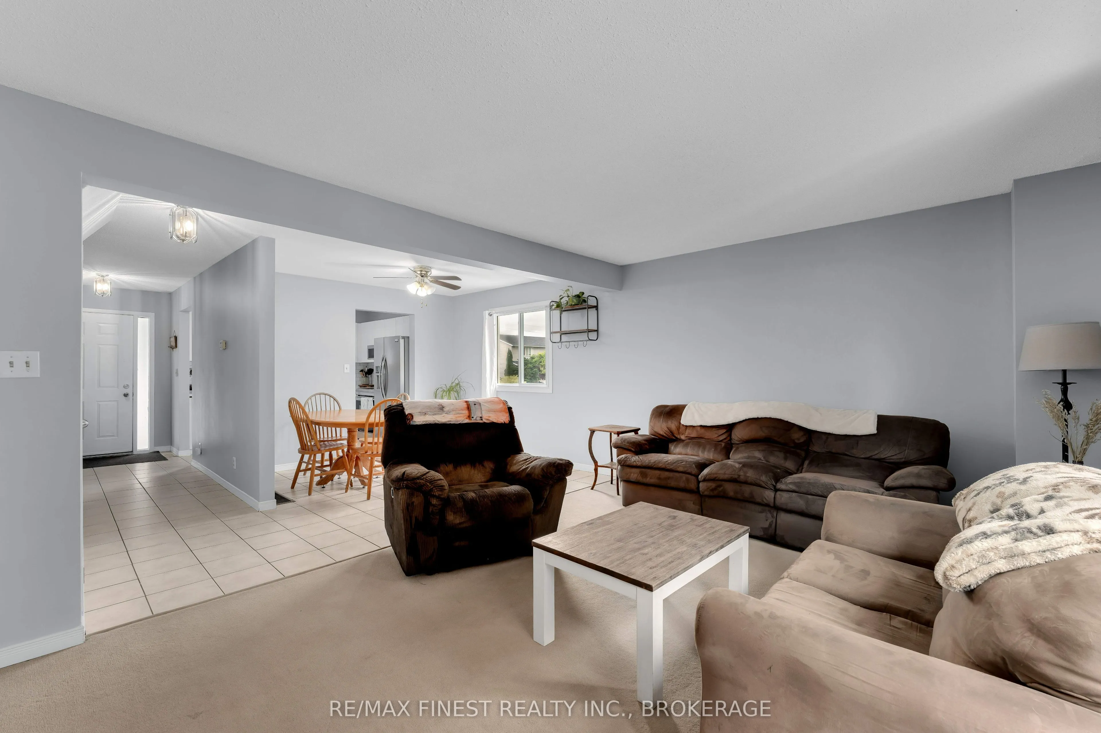 869 Larchwood Crescent