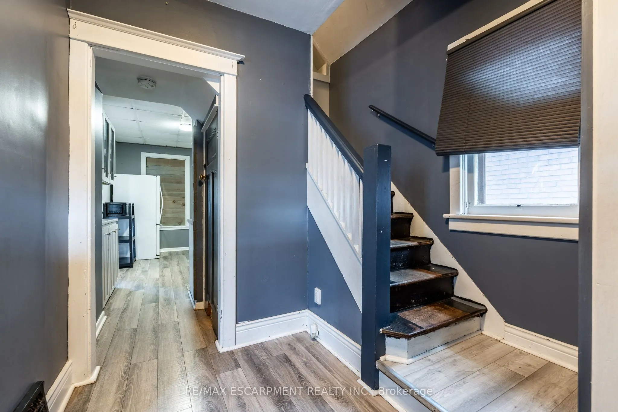 52 CONNAUGHT Avenue N