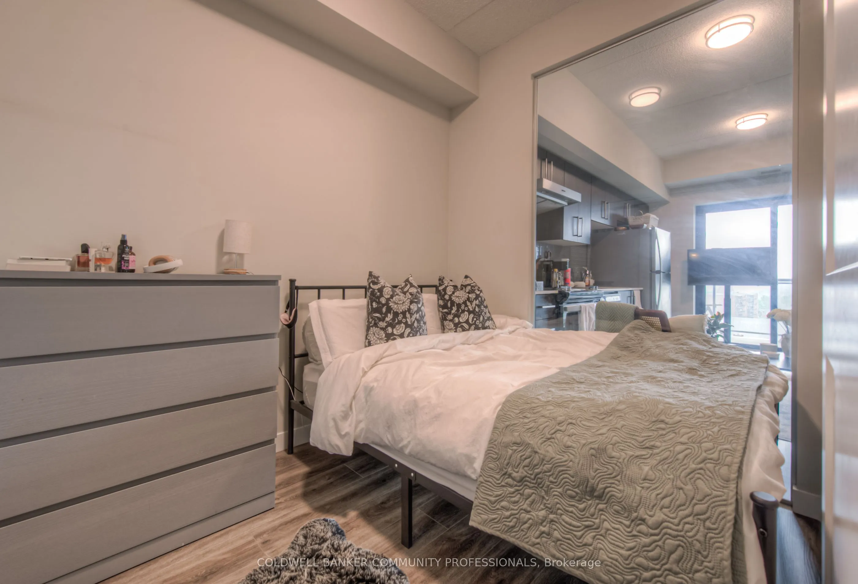 15 Queen Street S, #905