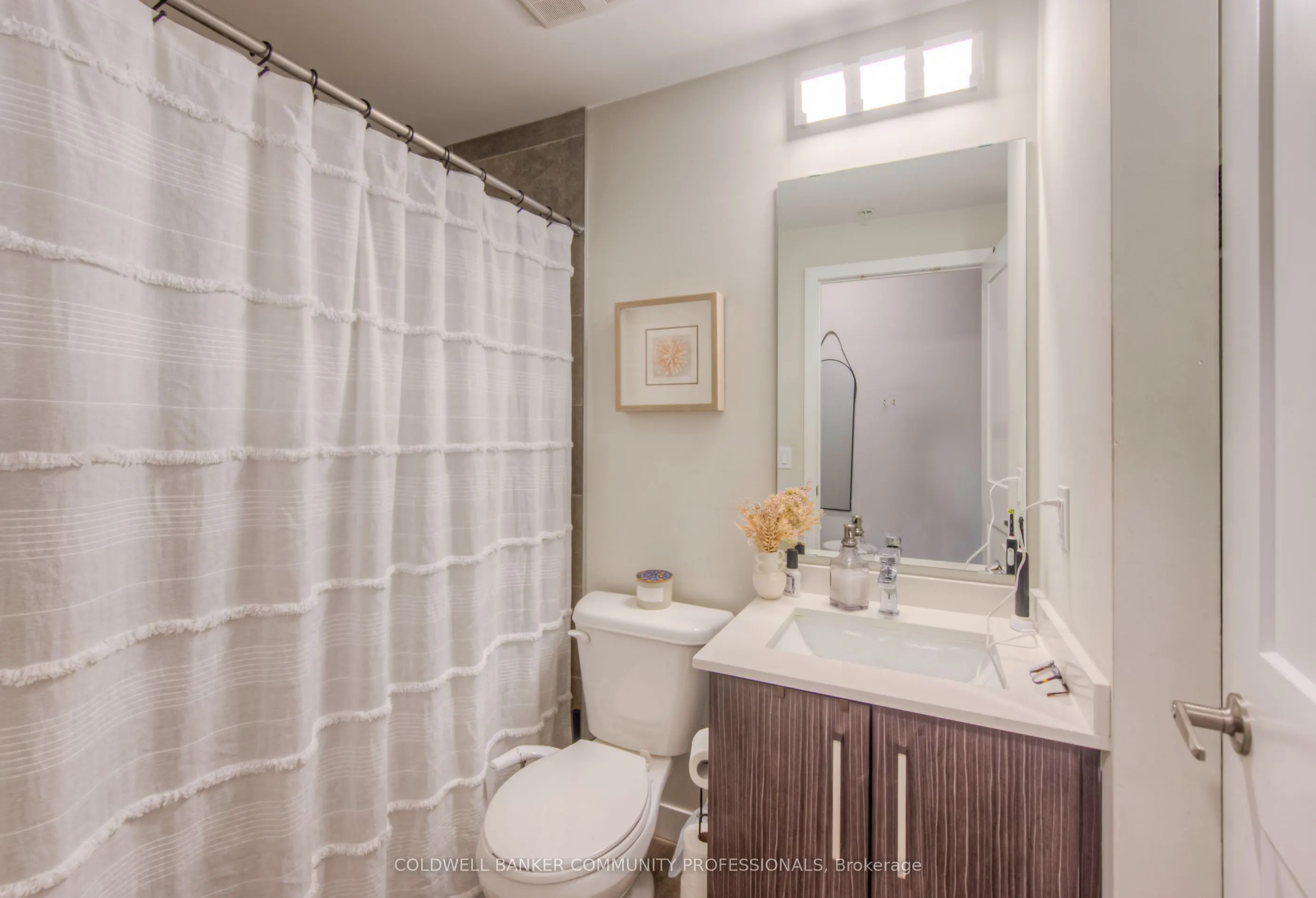 15 Queen Street S, #905