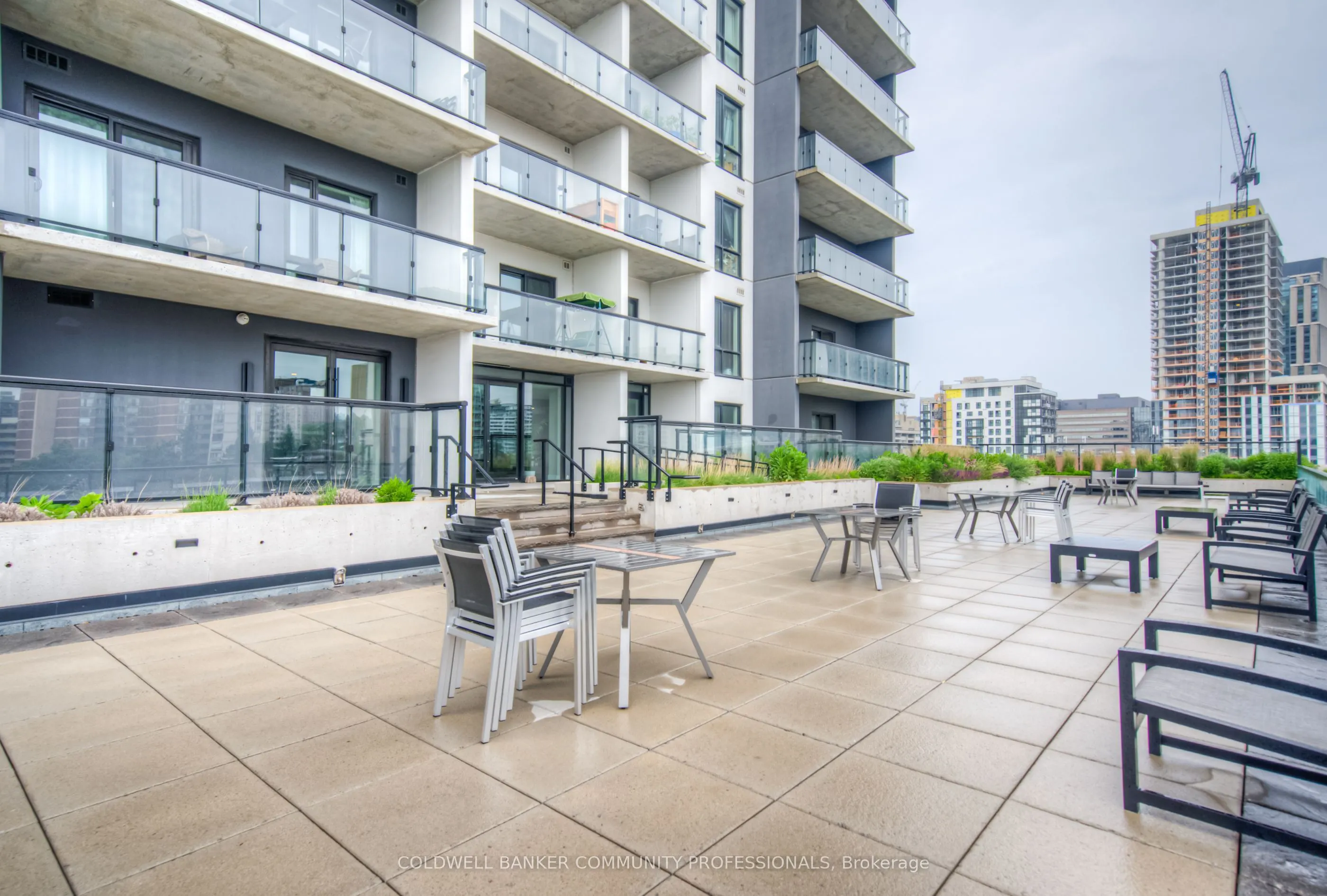 15 Queen Street S, #905