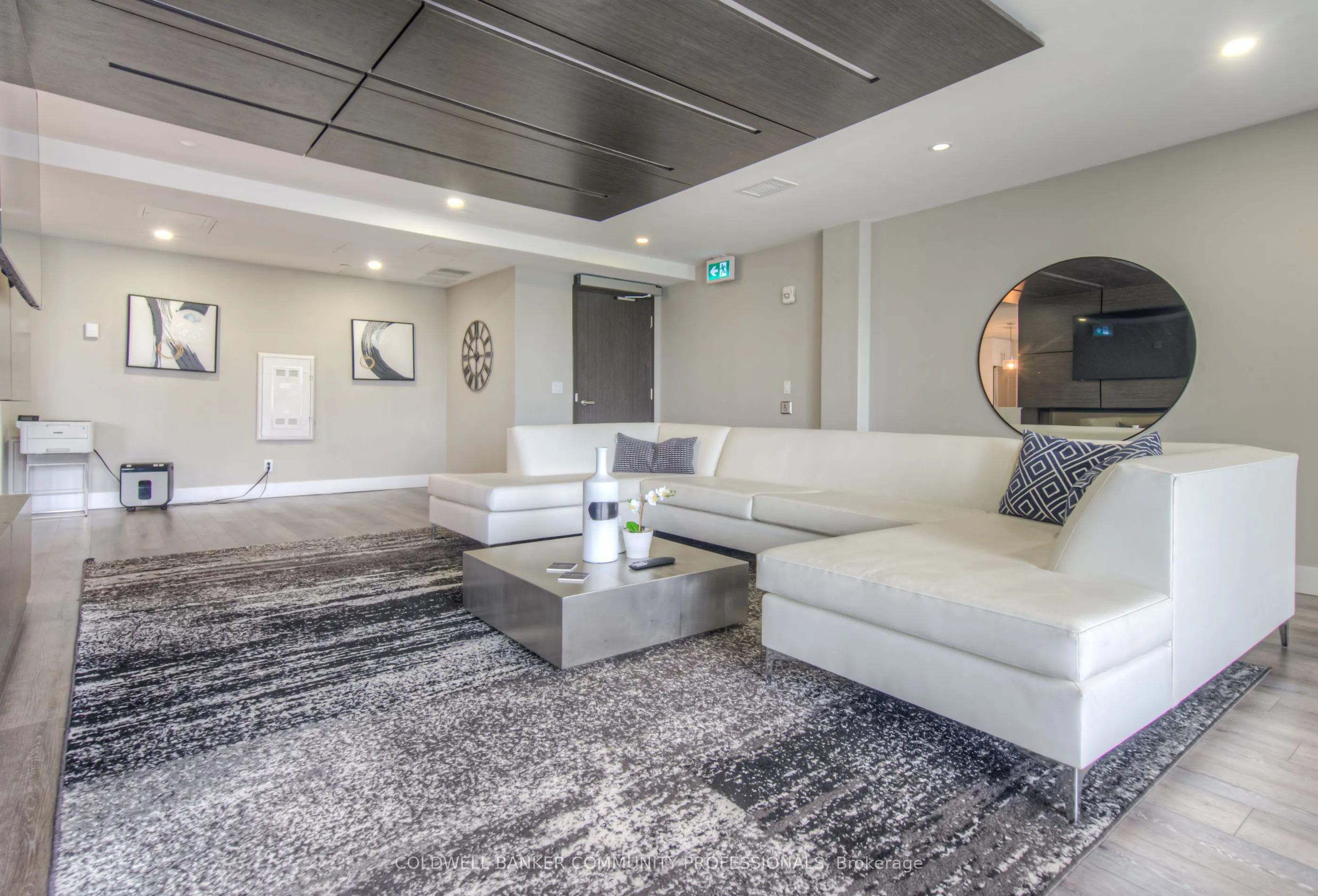 15 Queen Street S, #905