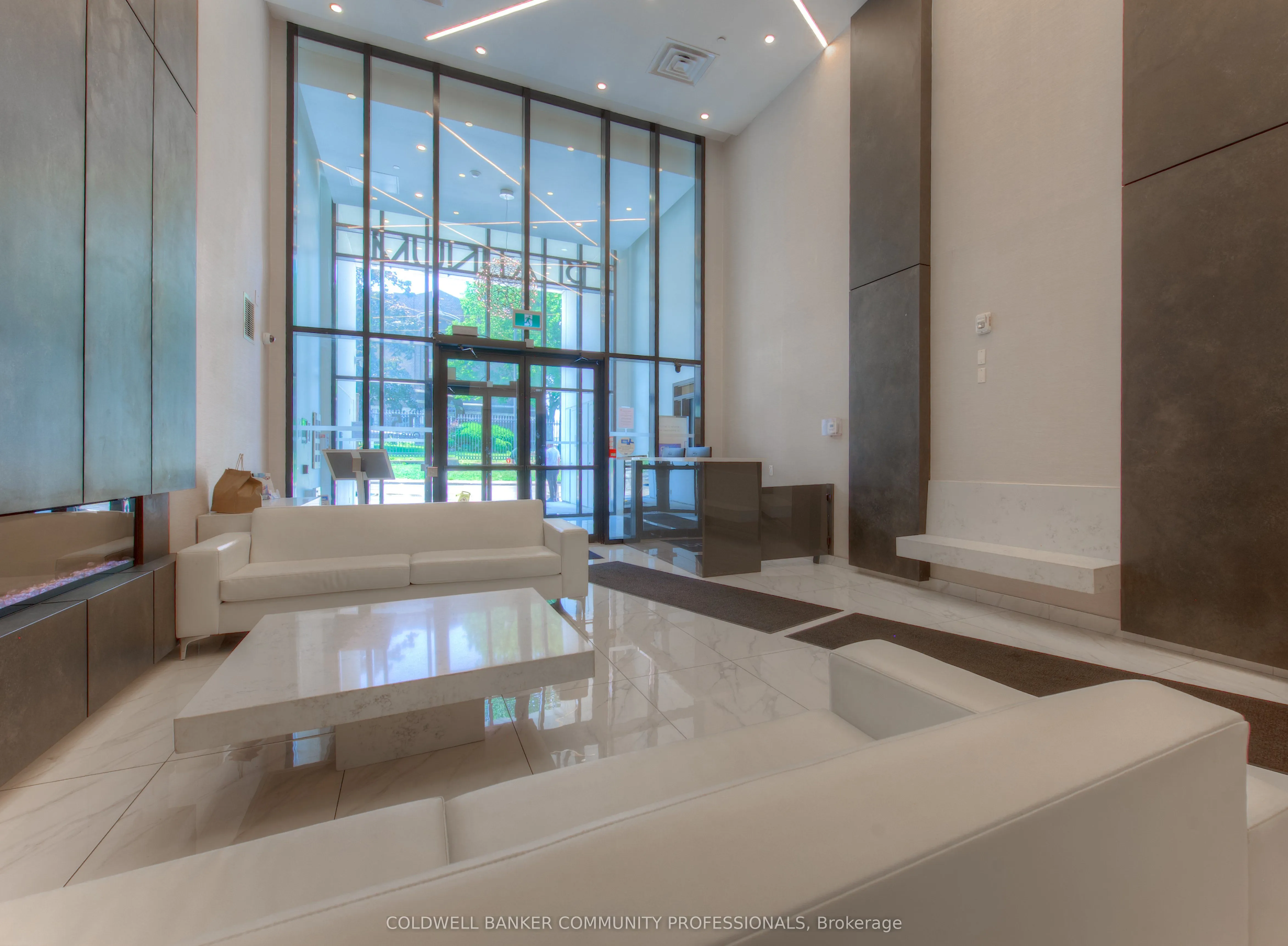 15 Queen Street S, #905
