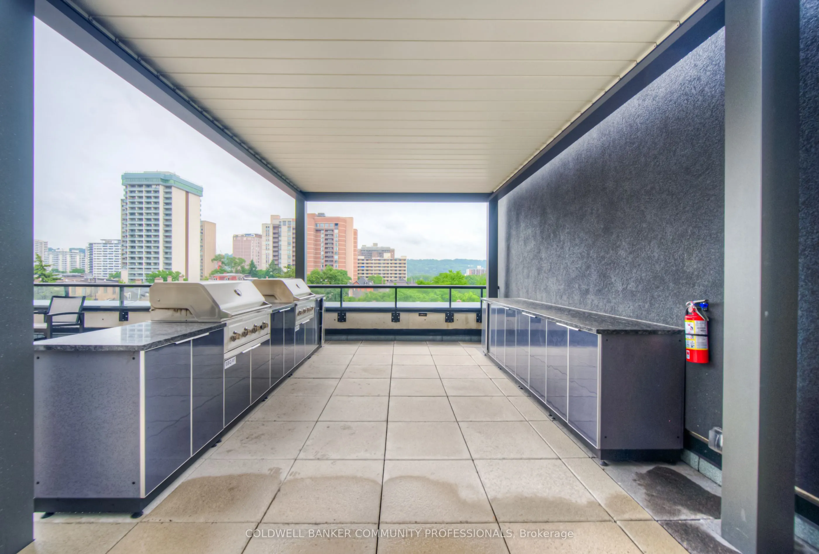 15 Queen Street S, #905
