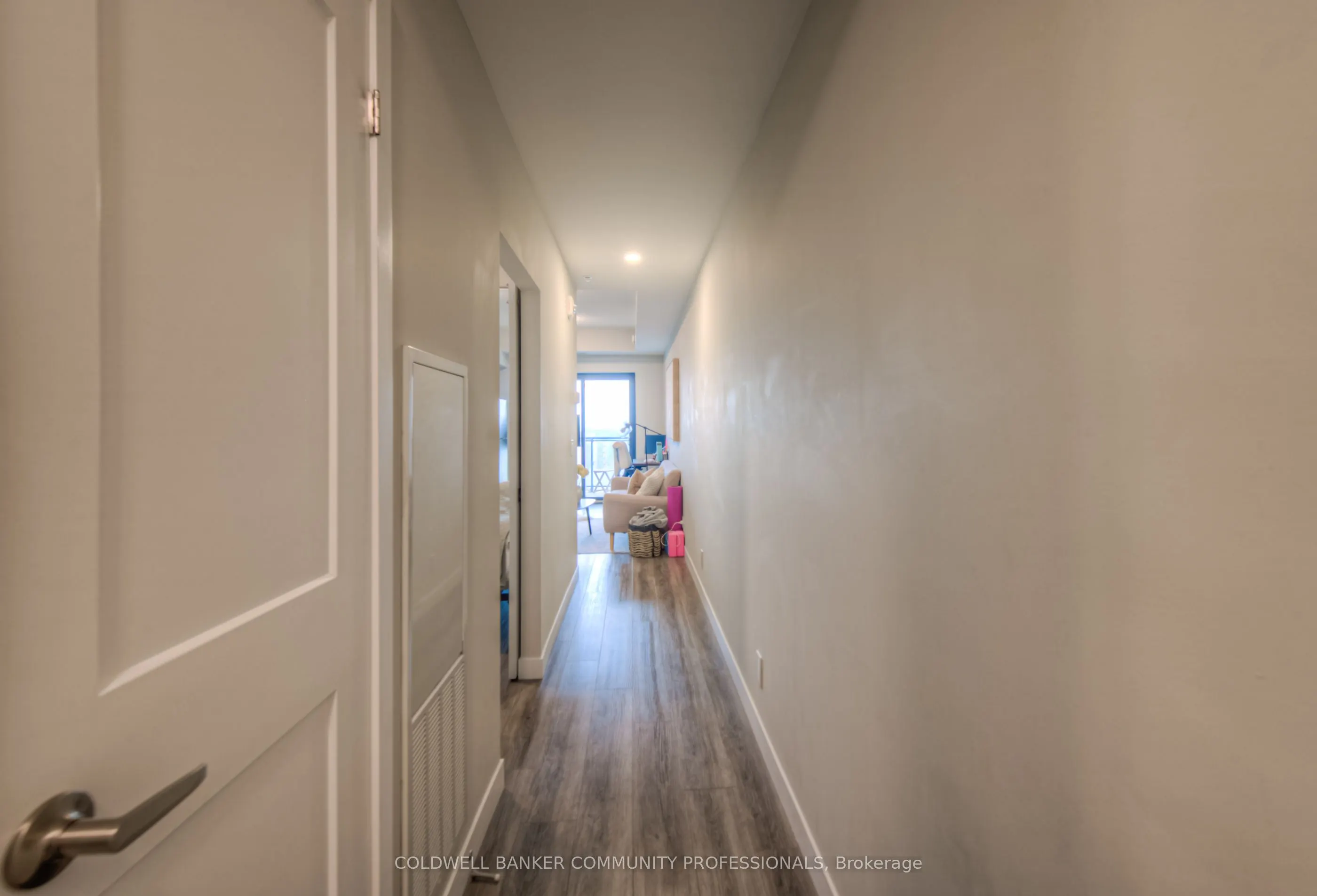 15 Queen Street S, #905